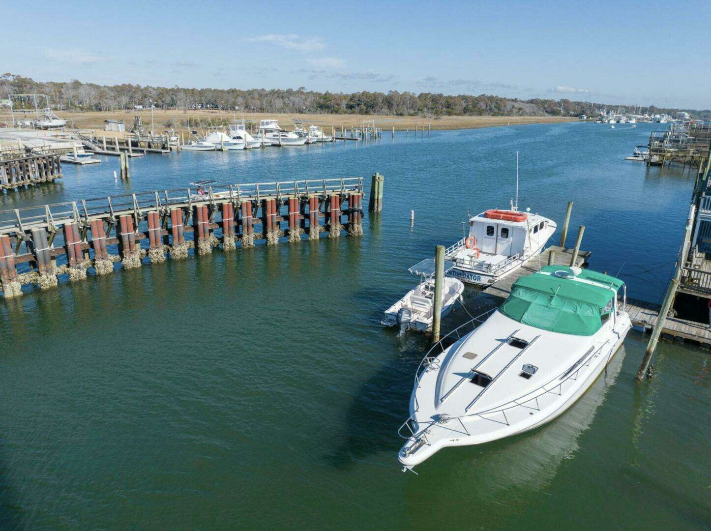 1990 Sea Ray 420 Sundancer - Image 3