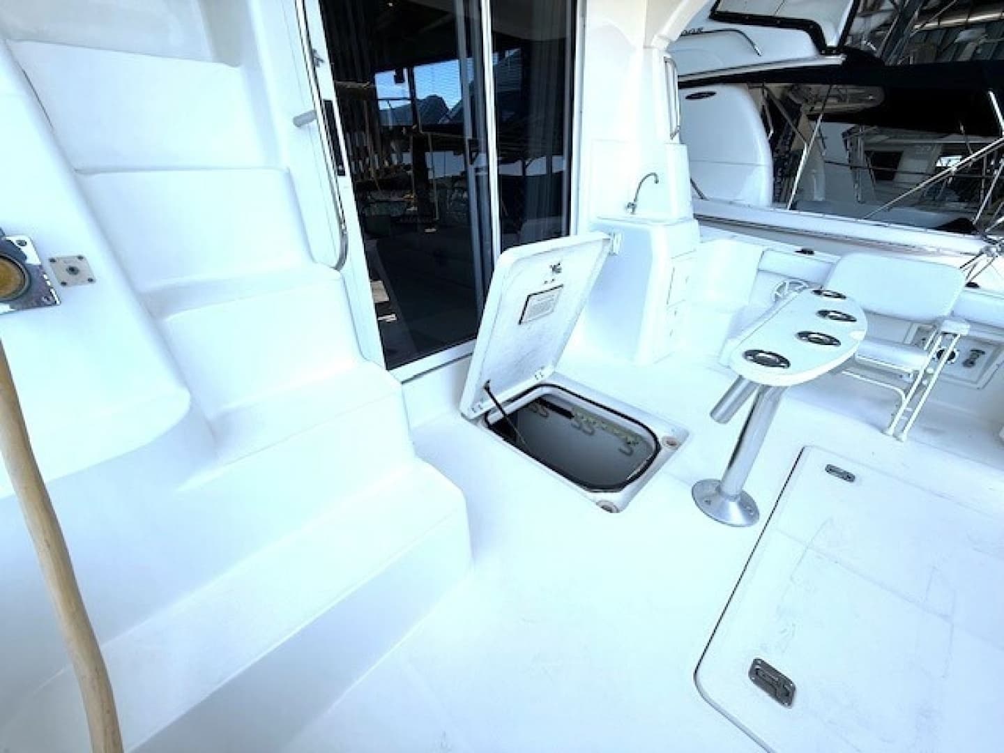 2001 Silverton 42 Convertible - Image 60