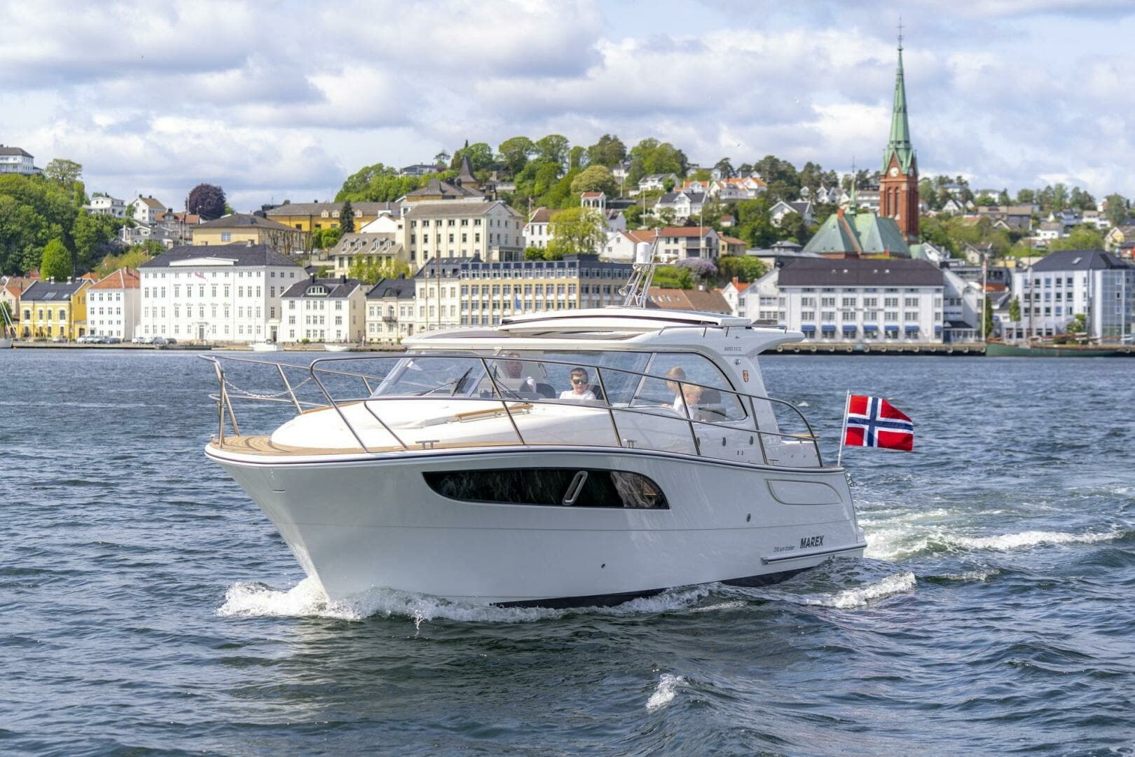 2026 Marex 310 Sun Cruiser - Image 4