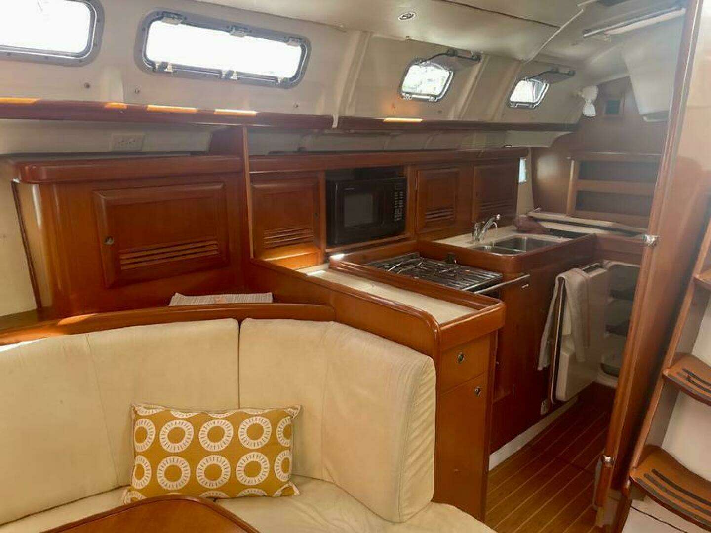 2007 Beneteau 423 - Image 3