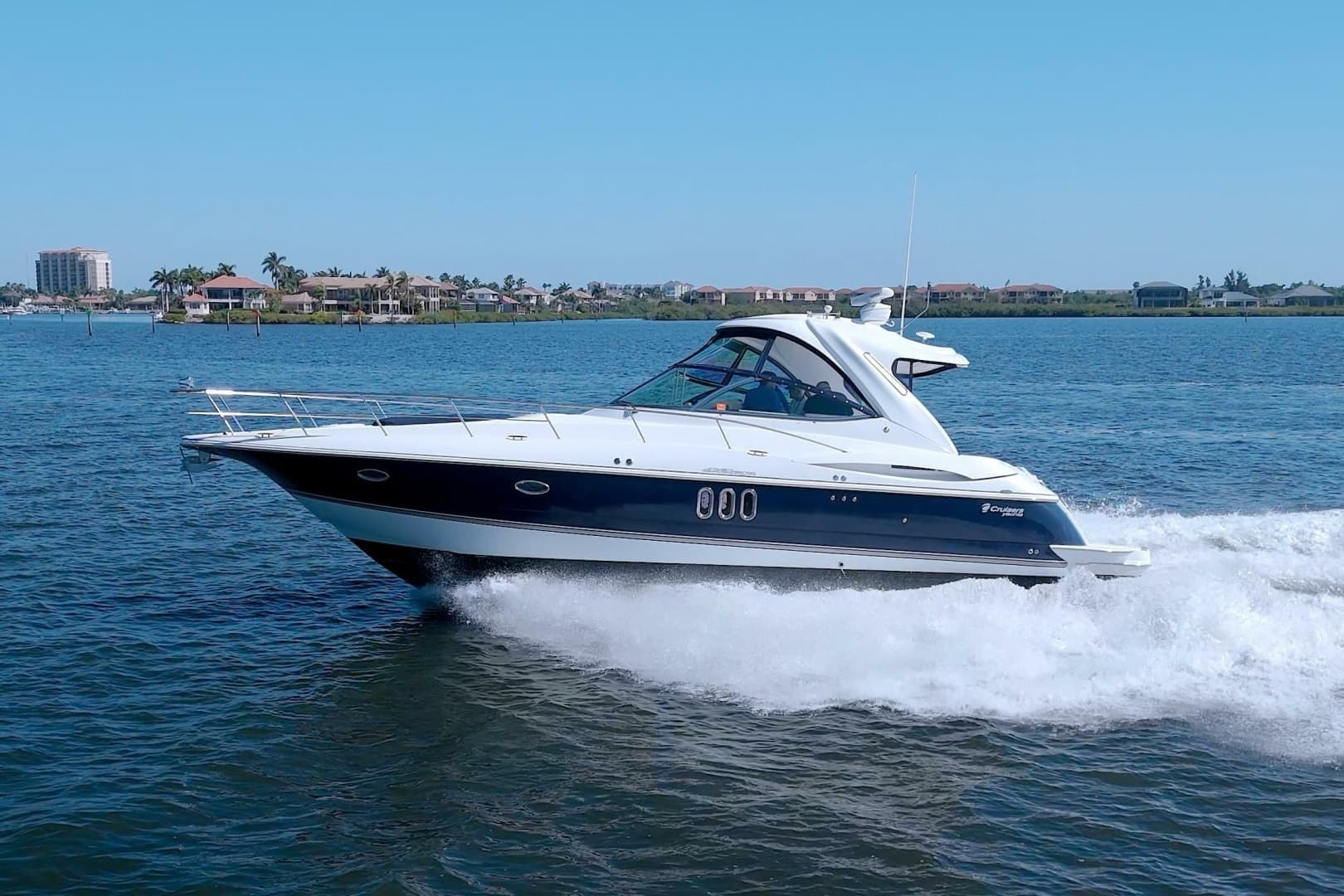 2008 Cruisers Yachts 420 Express - Image 11