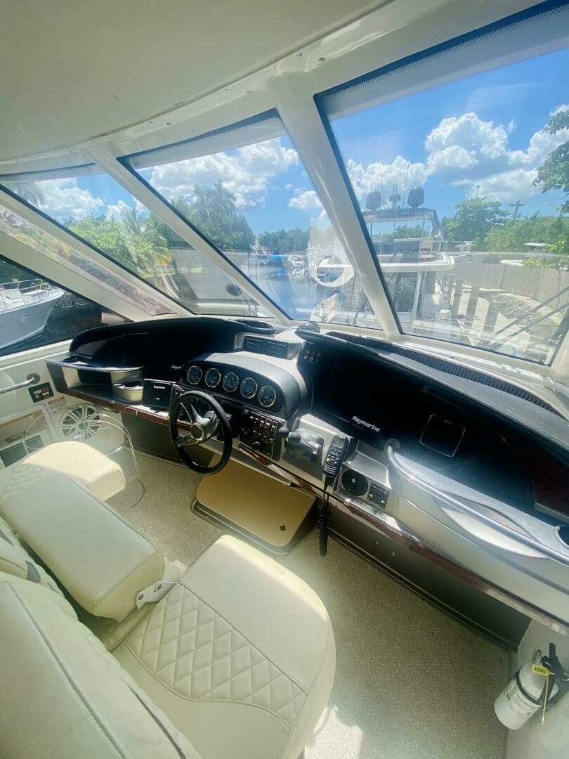 2000 Carver 506 Motor Yacht - Image 8