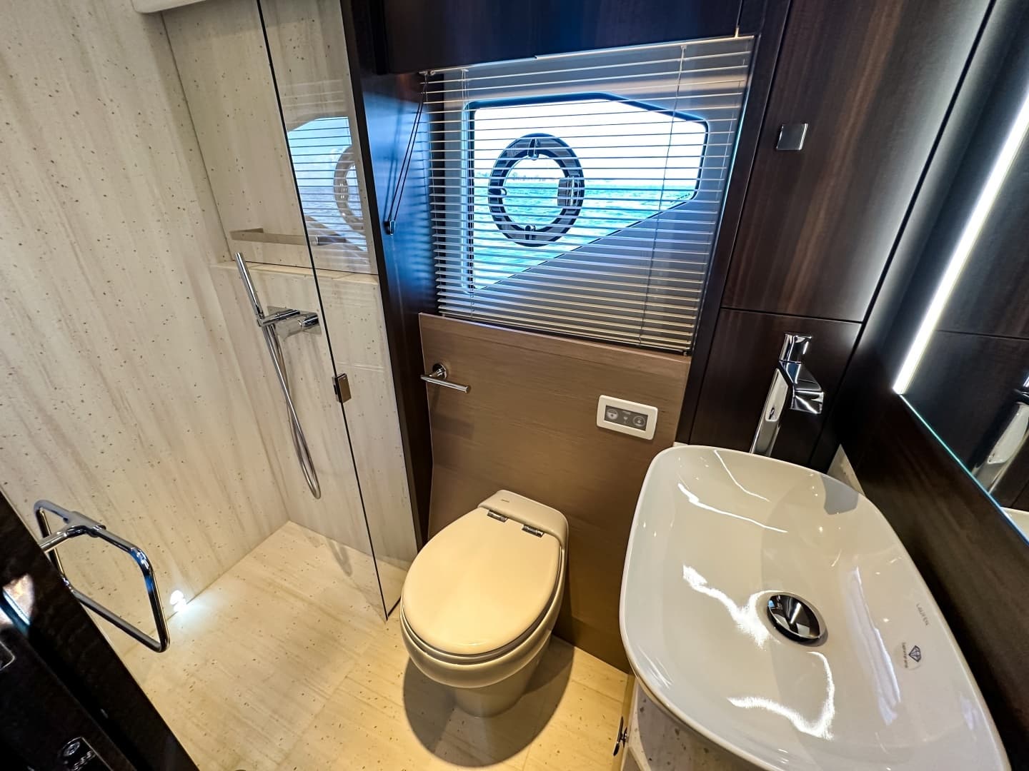 2024 Sunseeker 55 Manhattan - Image 60