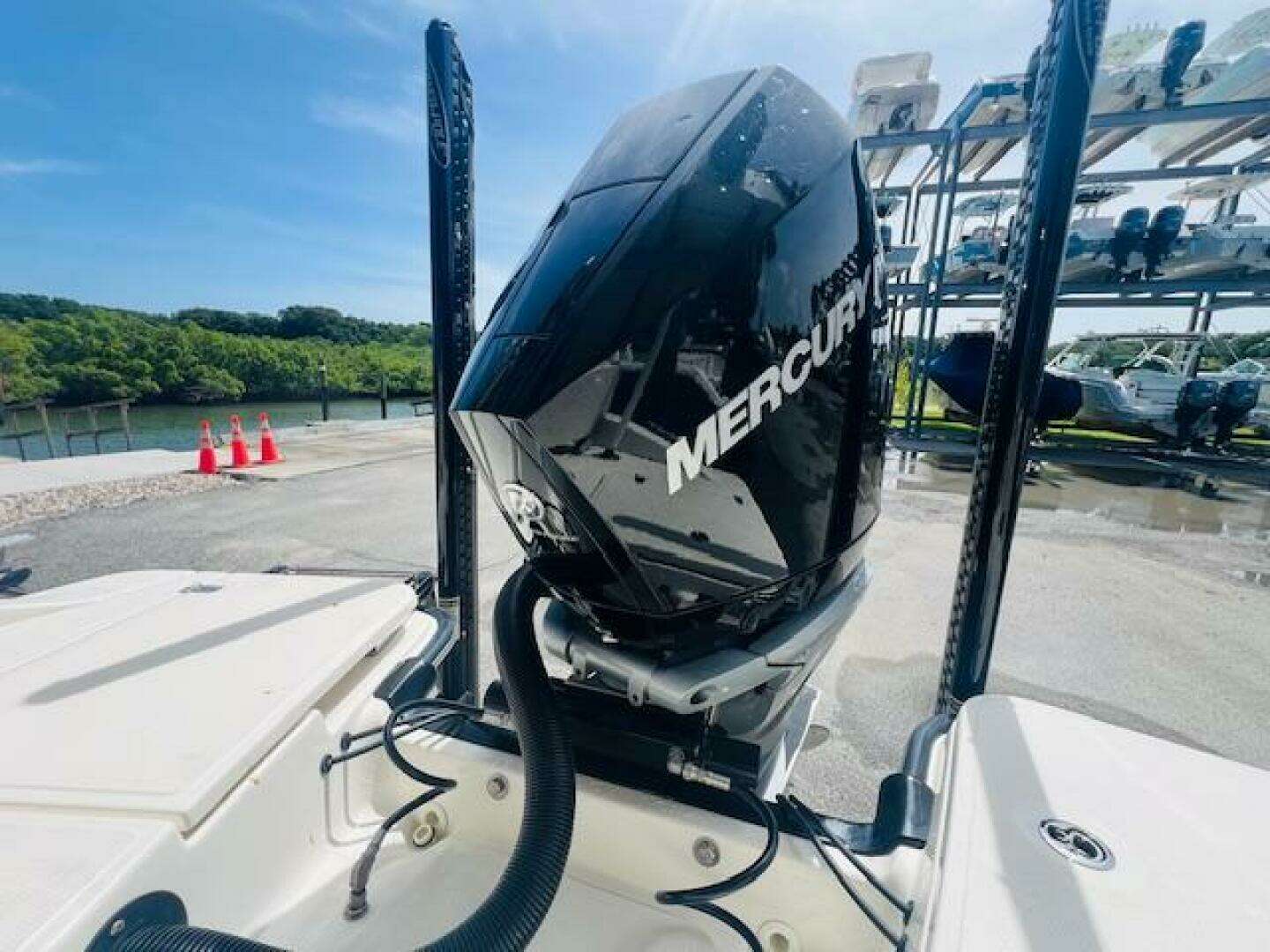 2023 Boston Whaler 250 Dauntless - Image 25