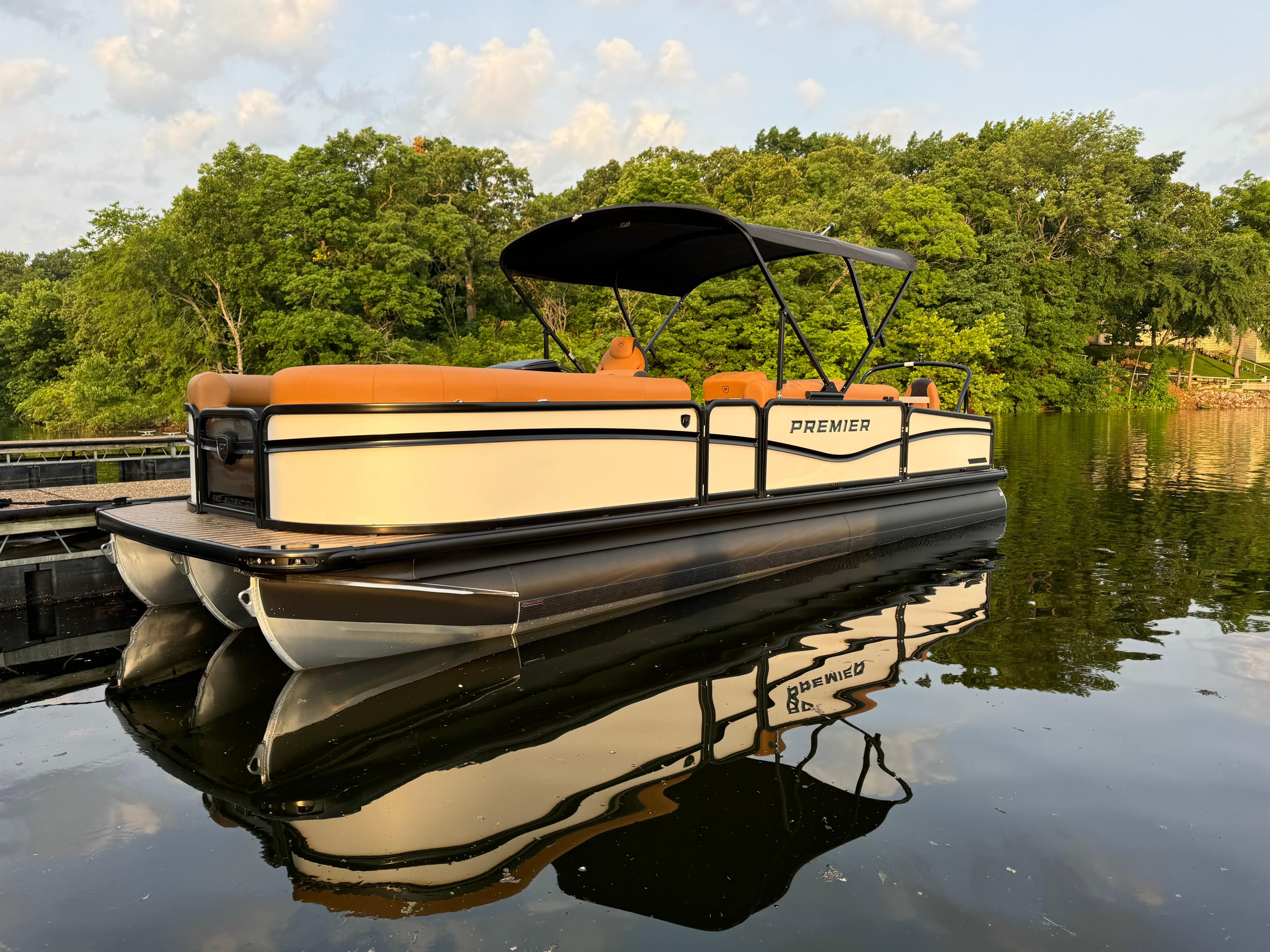 2025 Premier 250 Sunsation Rear Social