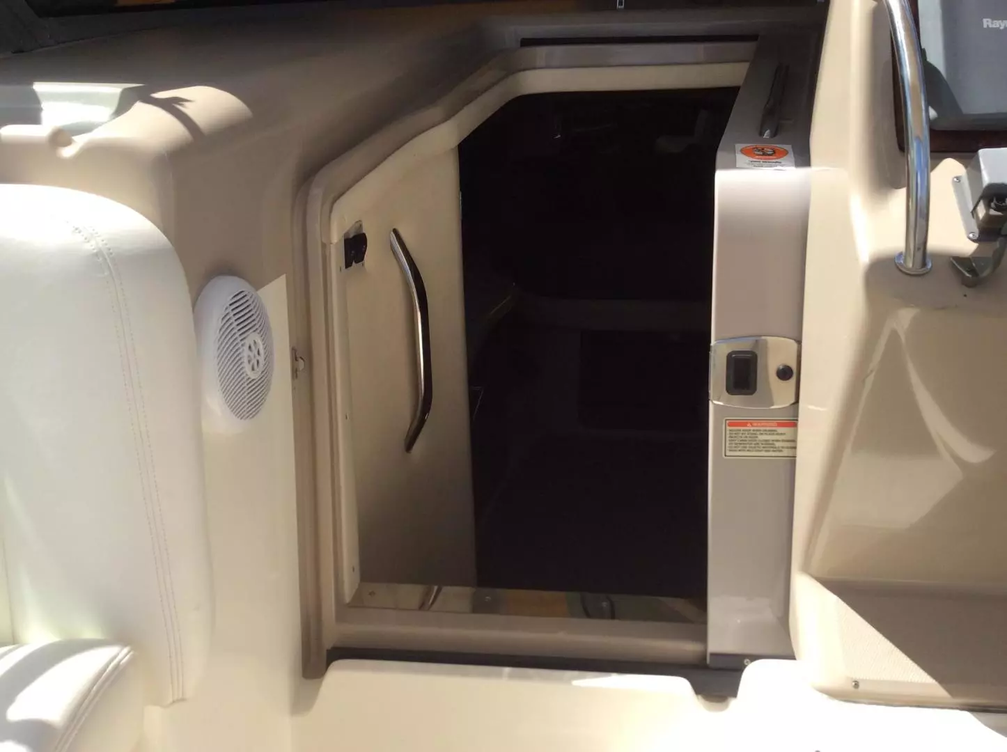 2003 Sea Ray 320 - Image 6