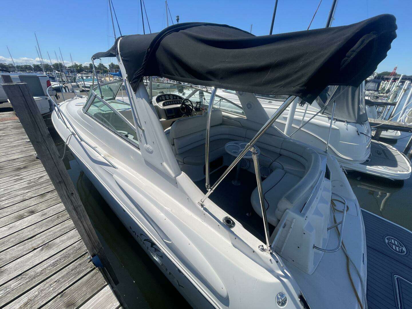 2005 Monterey 322 Cruiser - Image 5
