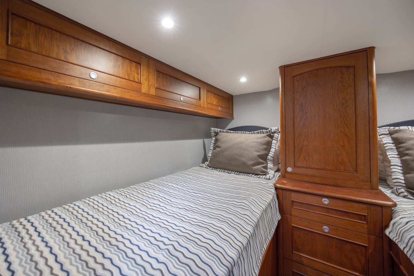2015 Jarrett Bay Hardtop Express - Image 60