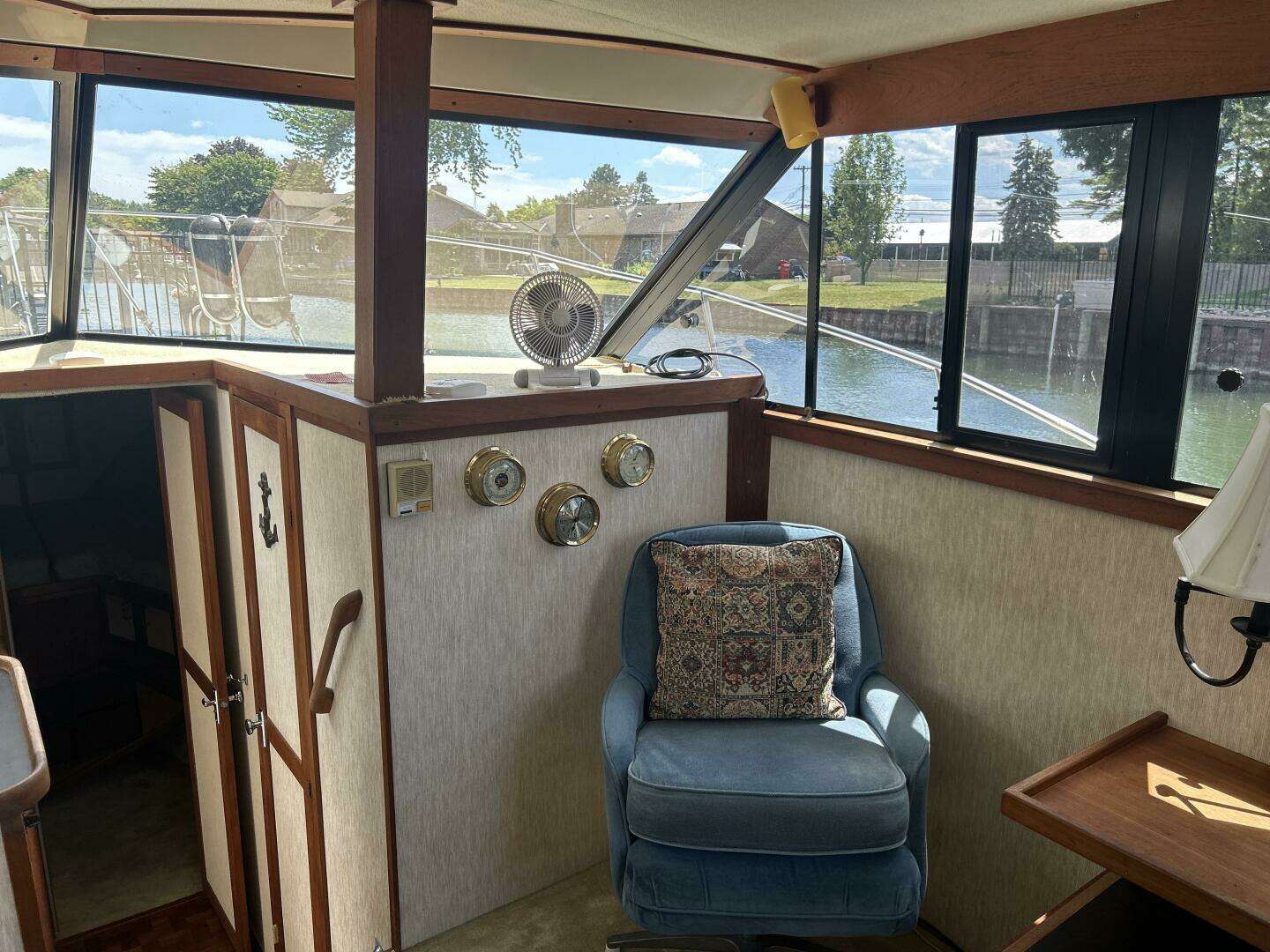 1985 Carver 3207 - Image 24
