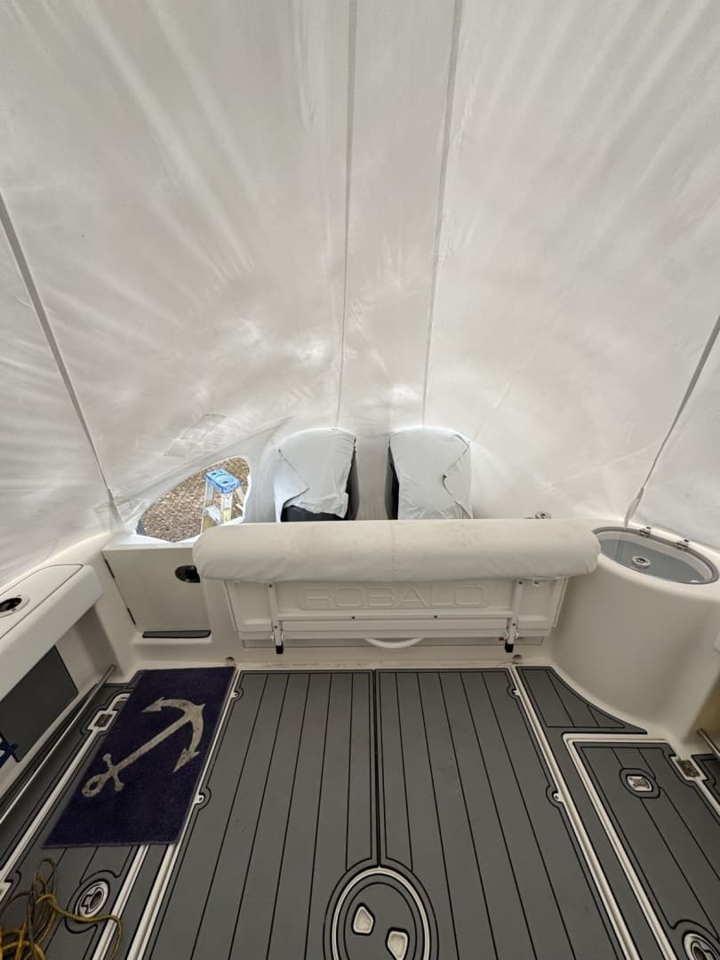 2018 Robalo 305 - Image 4