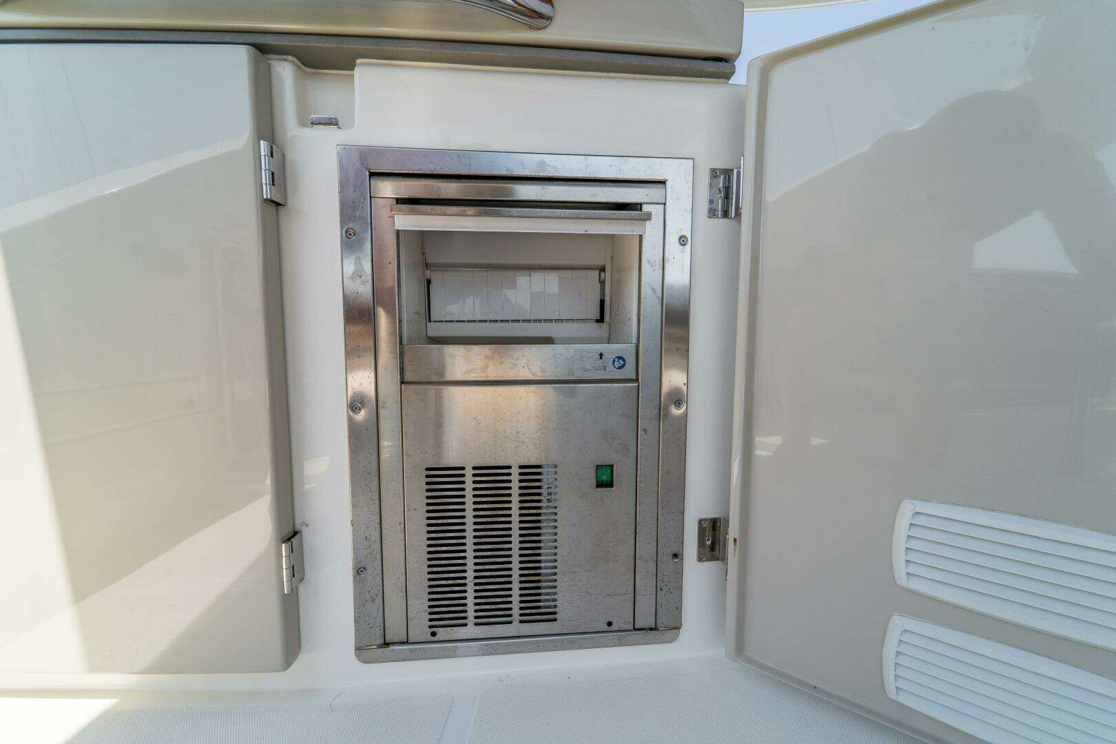 2023 Absolute 62 Fly - Image 27