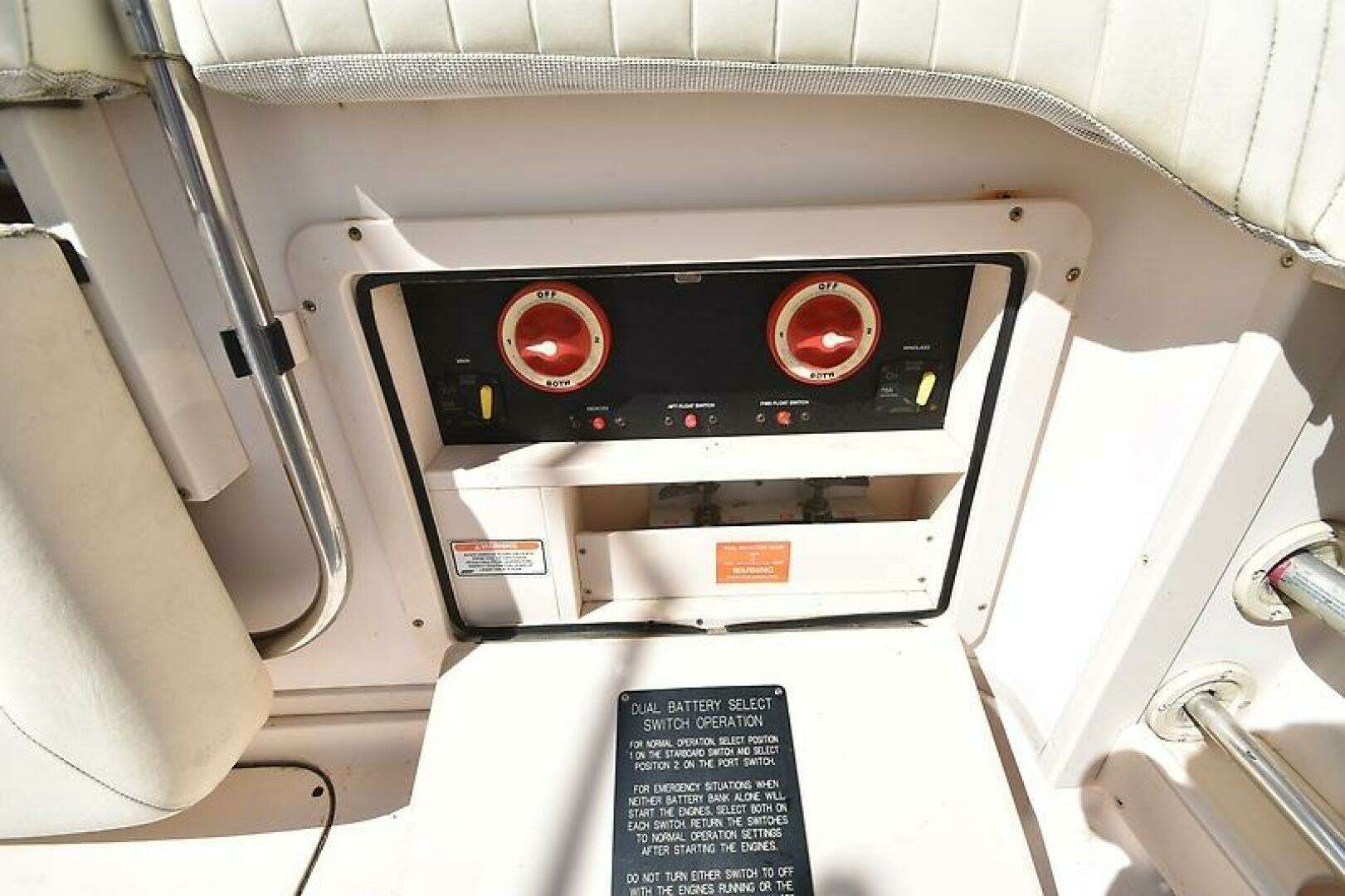 2006 Grady-White 330 Express - Image 12