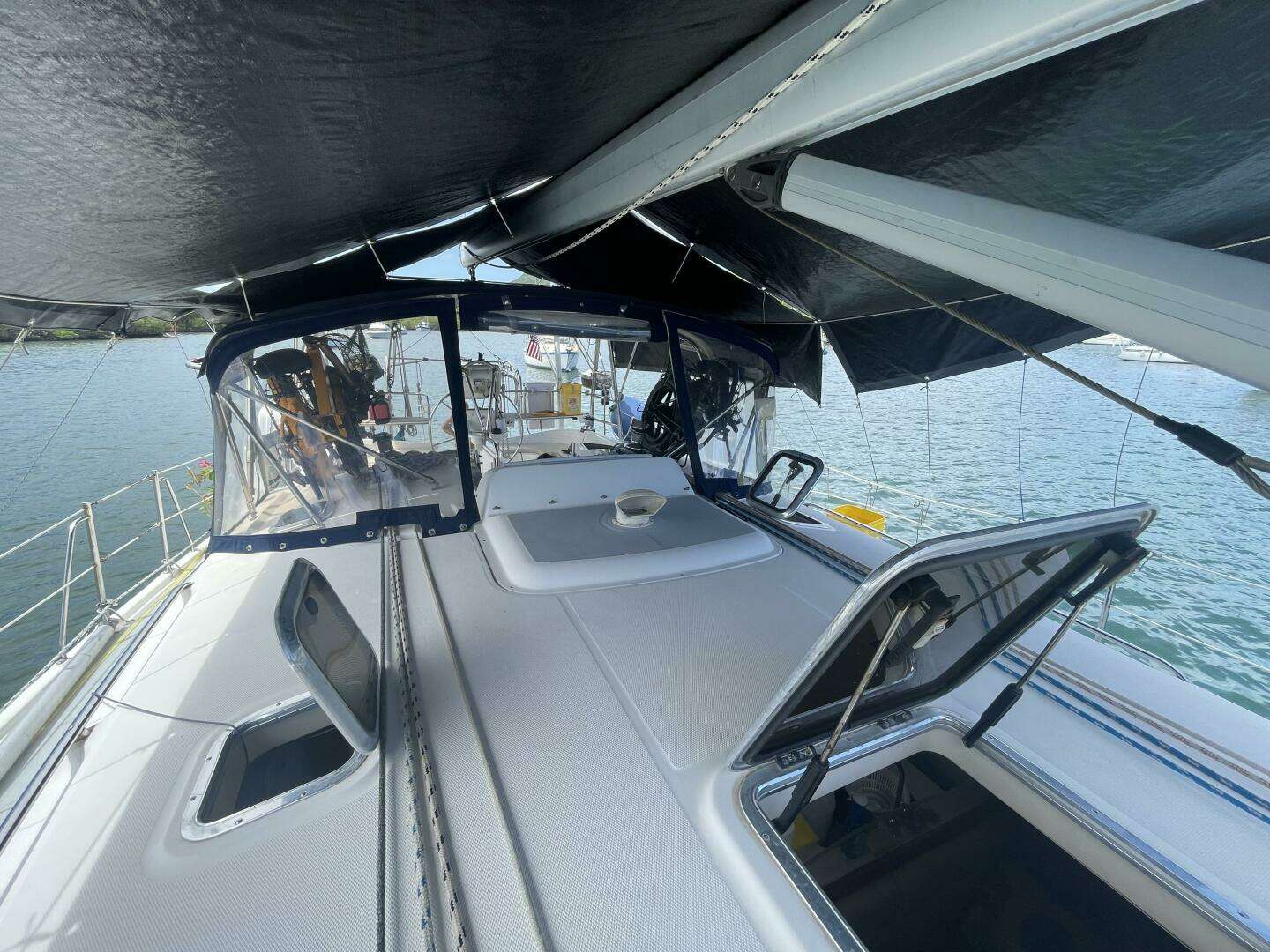 2004 Hunter 44 Aft Cockpit - Image 9