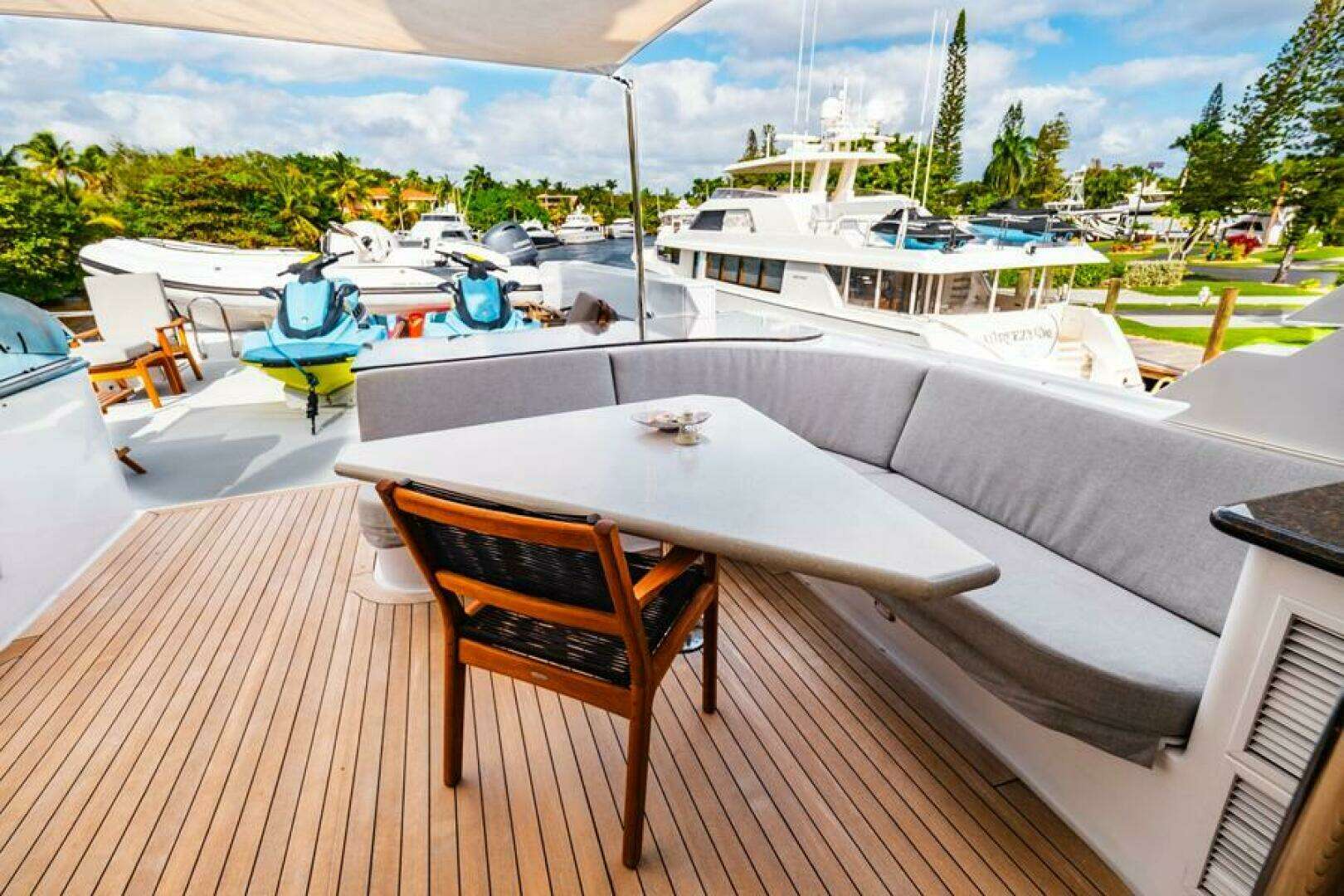 1995 Hatteras Flybridge Motor Yacht - Image 79