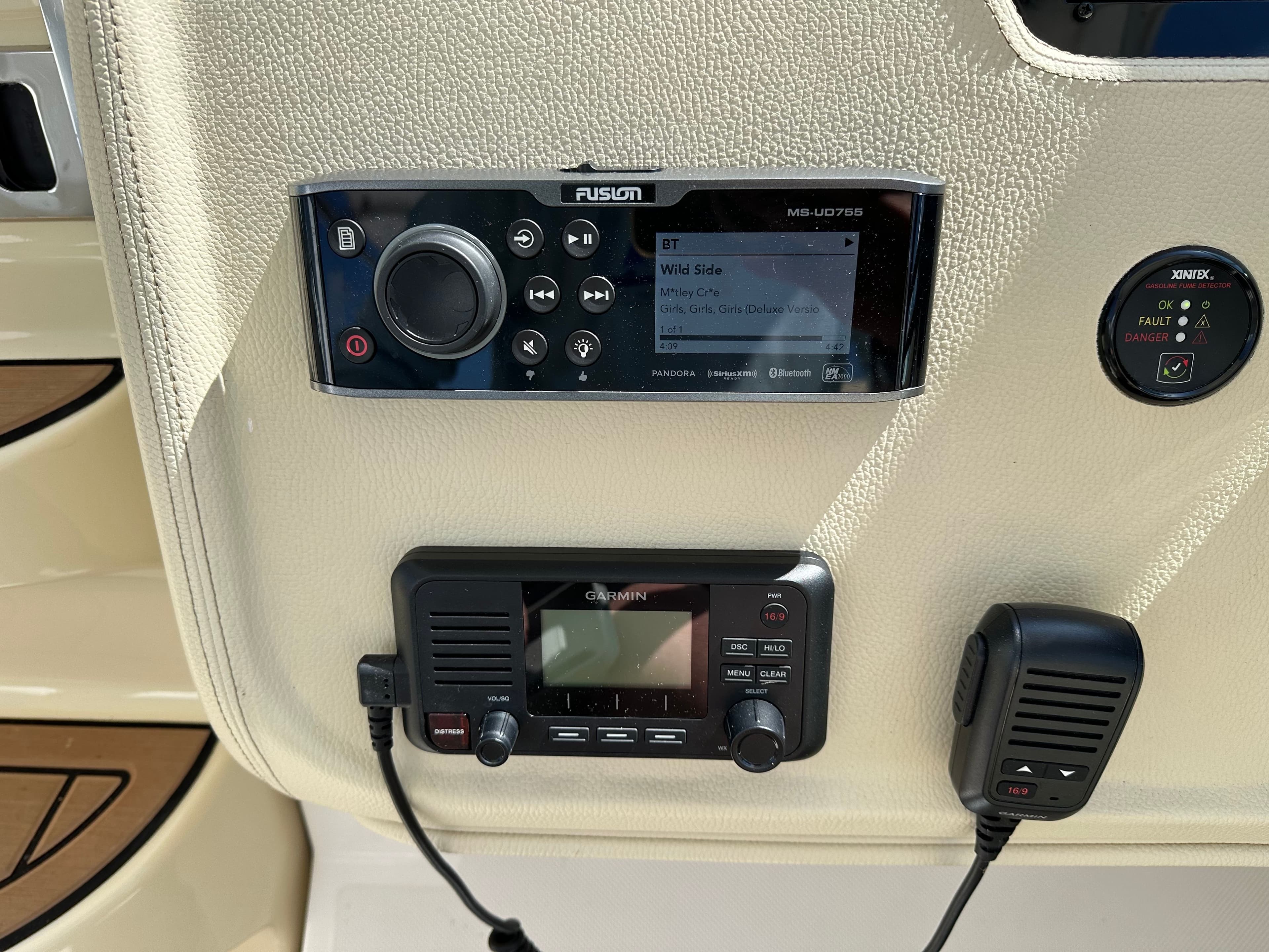 2019 Regal 33 Express - 50