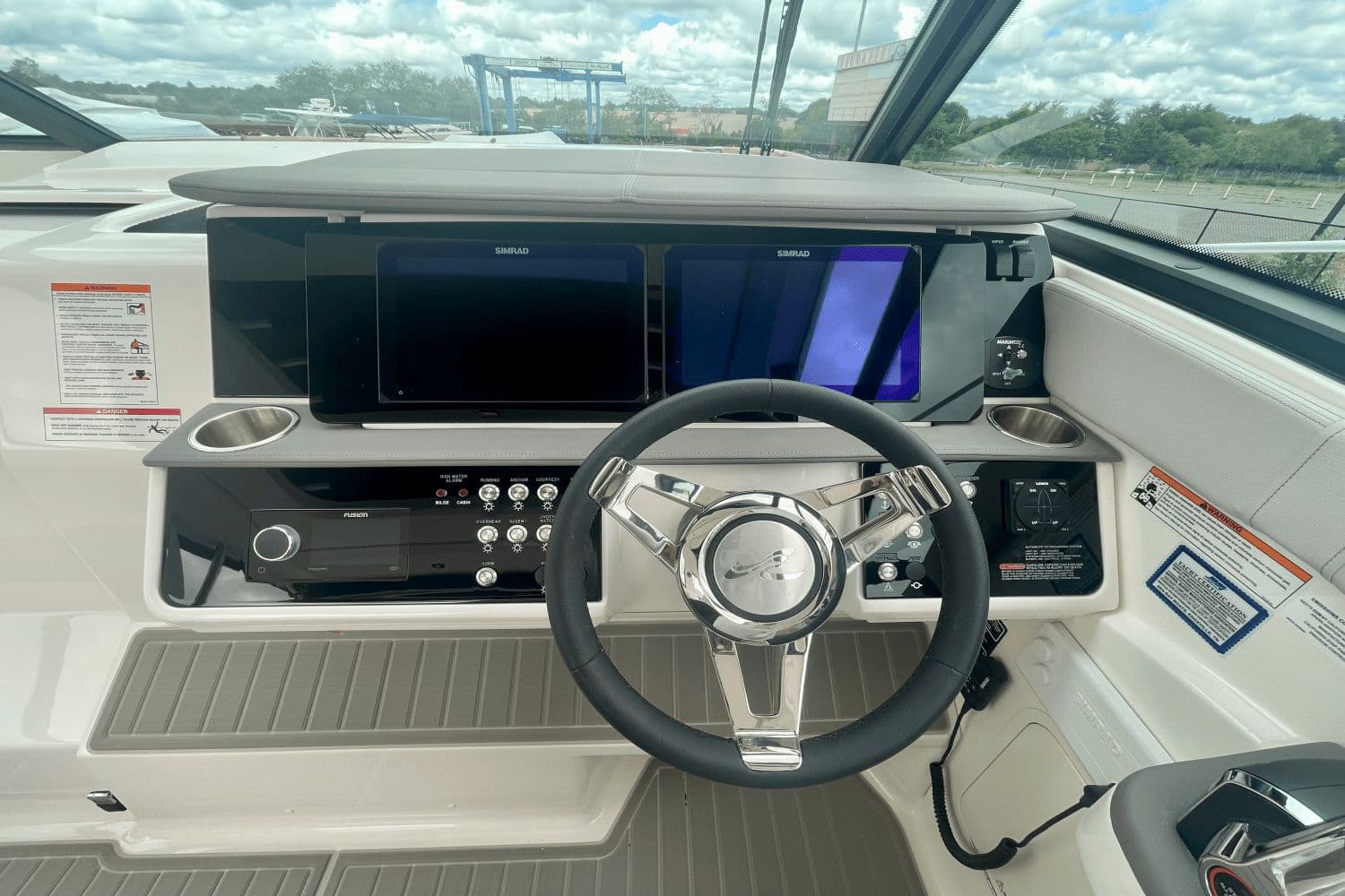 2026 Sea Ray Sundancer 320 Outboard - 17
