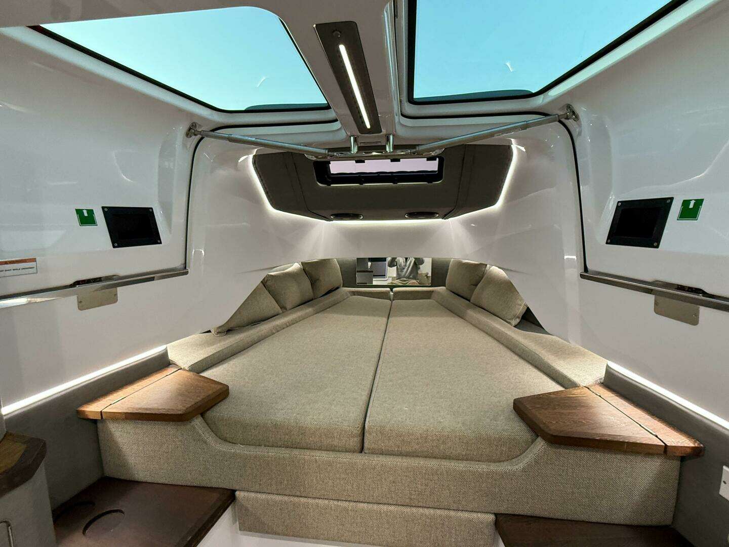 2022 Axopar 37 XC Cross Cabin - Image 45