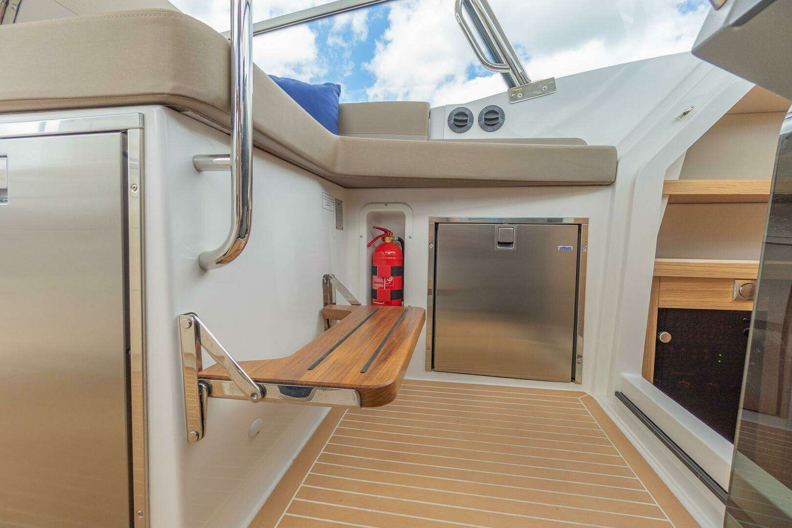 2025 Nimbus W11 - Image 32