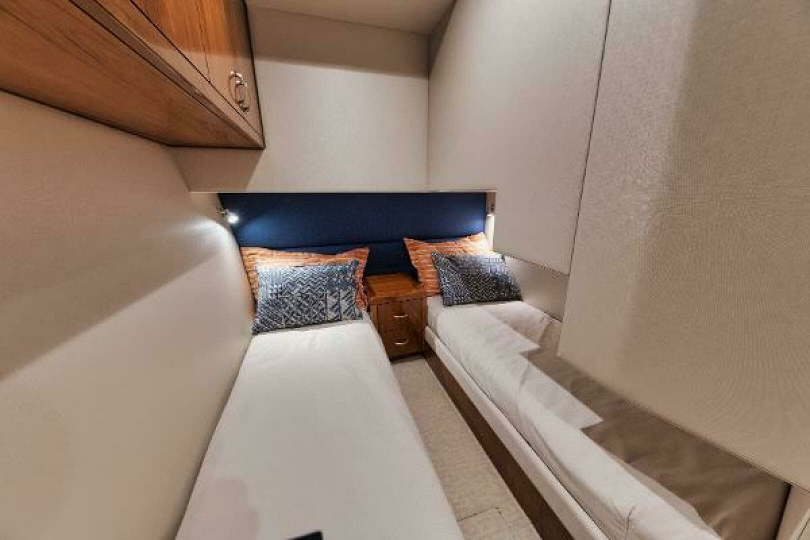 2018 Hatteras GT54 - Image 29