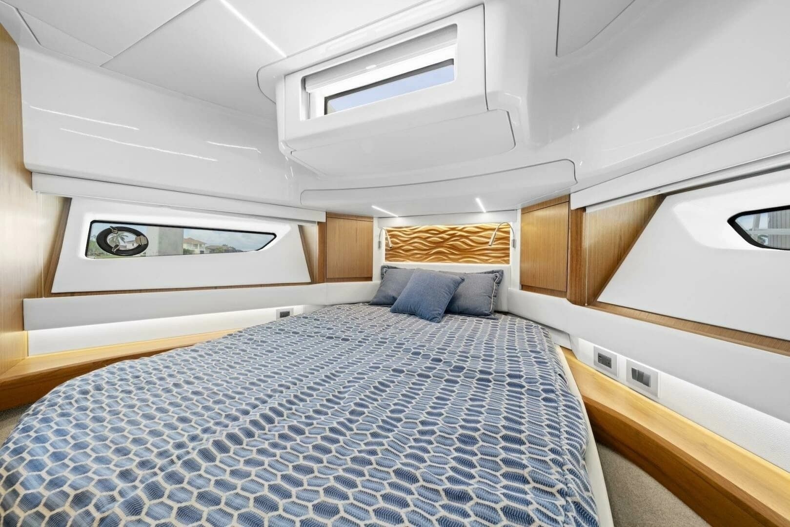 2023 Tiara Yachts EX 60 - Image 74