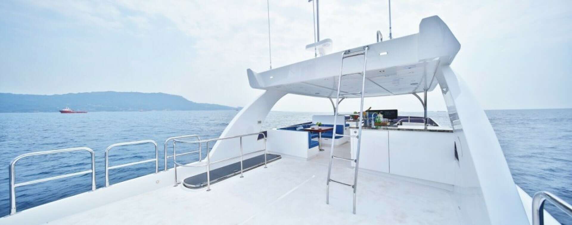 2027 Johnson Flybridge w/Hydraulic Platform - Image 27