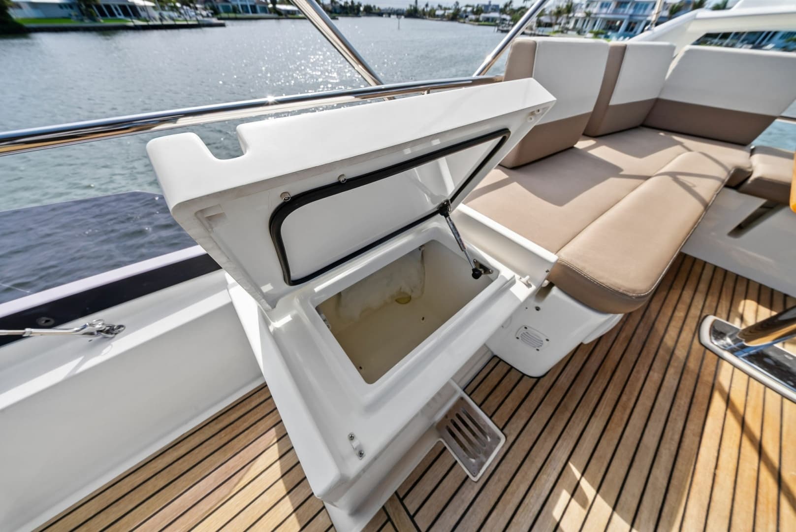 2015 Prestige 550 - Image 20