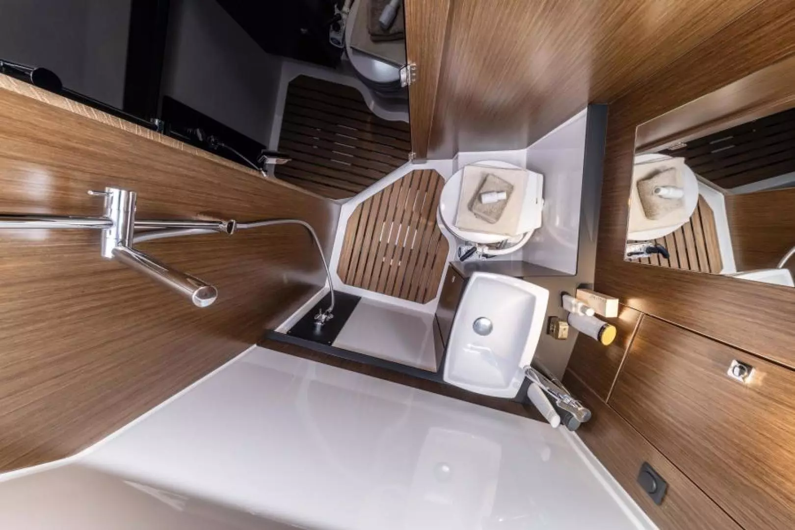 2023 Bavaria VIDA 33 - Image 16