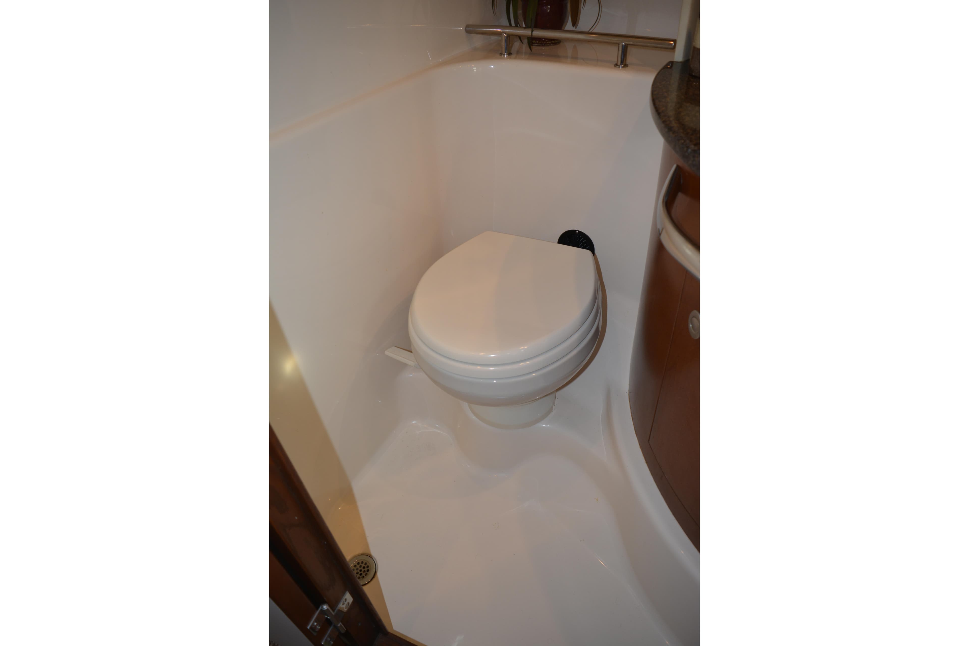 2007 Sea Ray 44 Sundancer bathroom with compact toilet and sleek design.