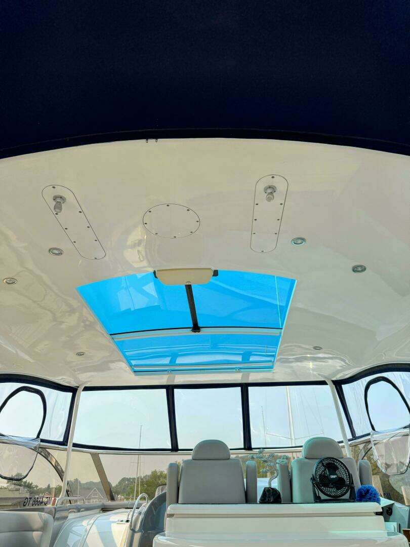 2005 Cruisers Yachts 540 Express - Image 25