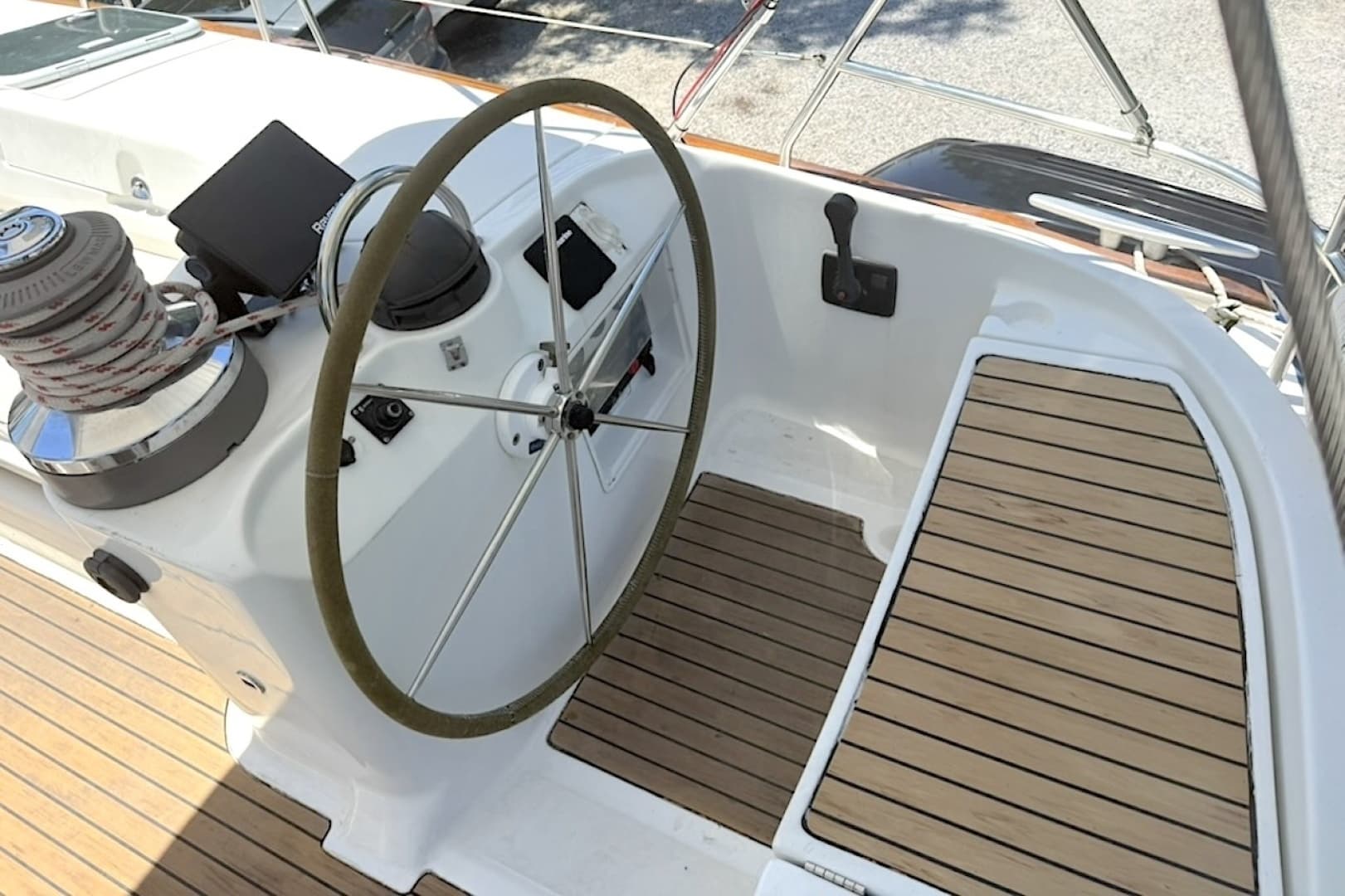 2001 Beneteau — - Image 25