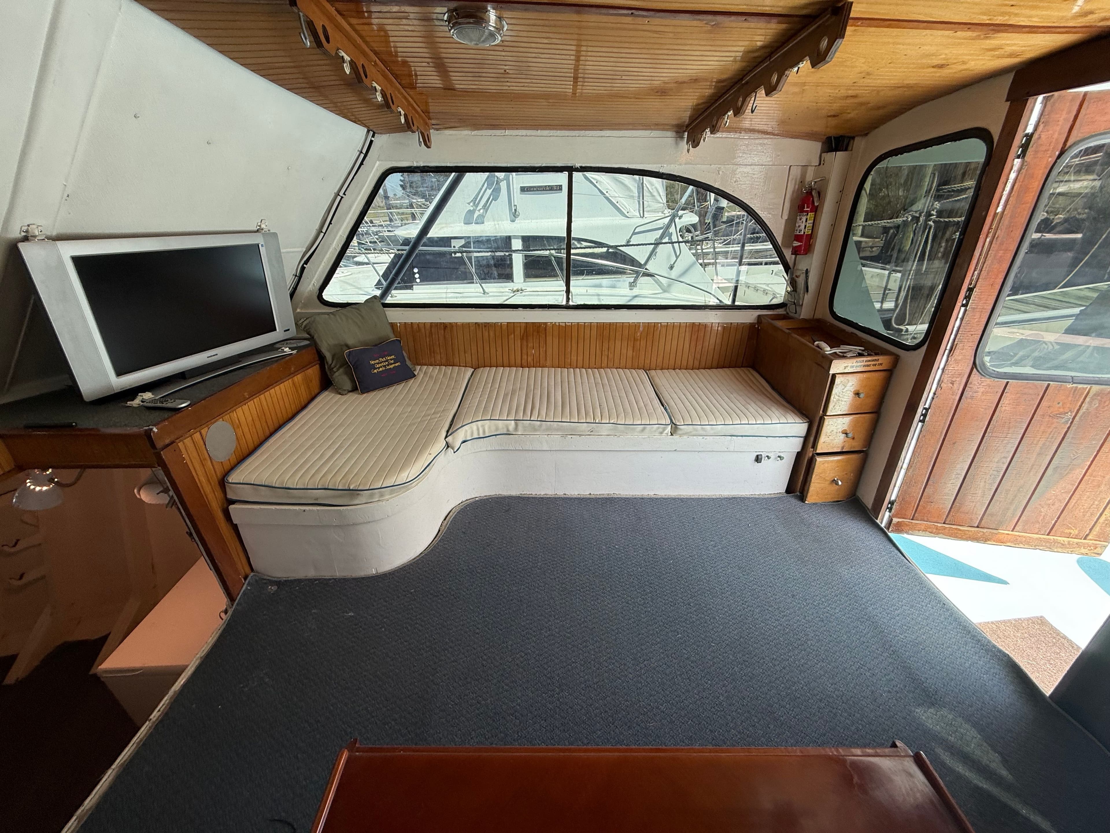 1983 Custom Carolina Buddy Harris 44 Sport Fish - 32