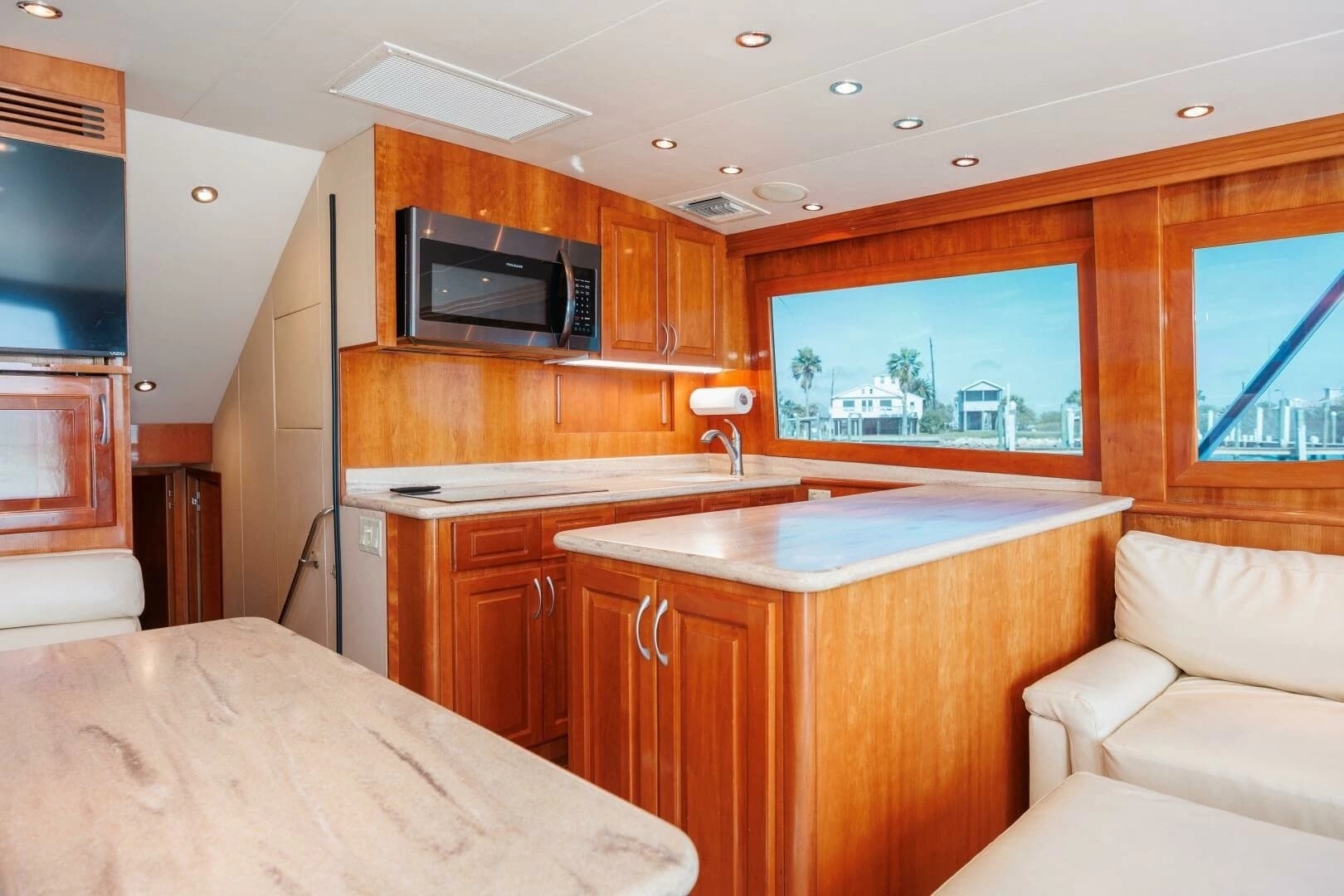2002 Hatteras 50 Convertible - Image 8