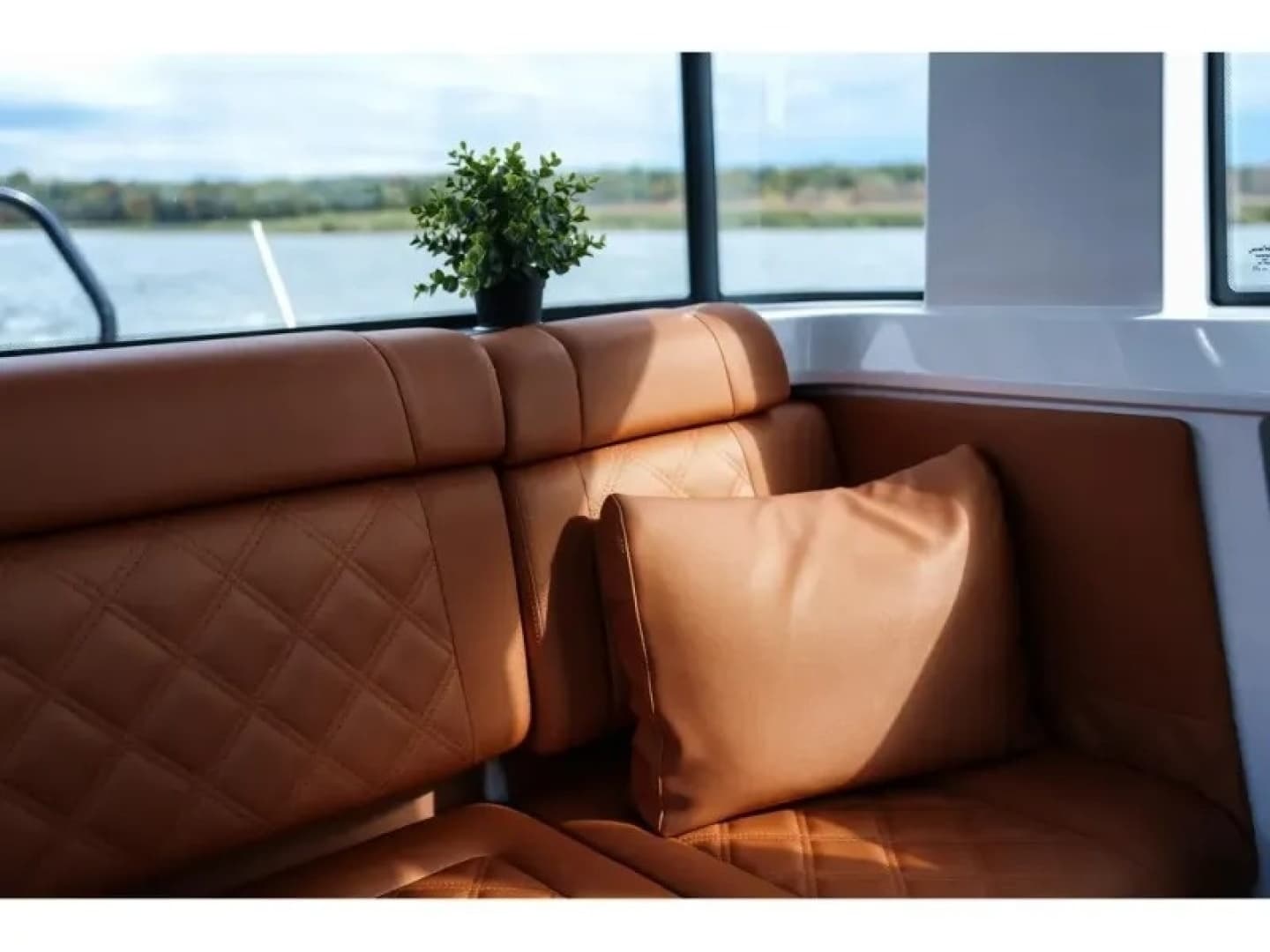 2022 Axopar 37 XC CROSS CABIN - Image 37