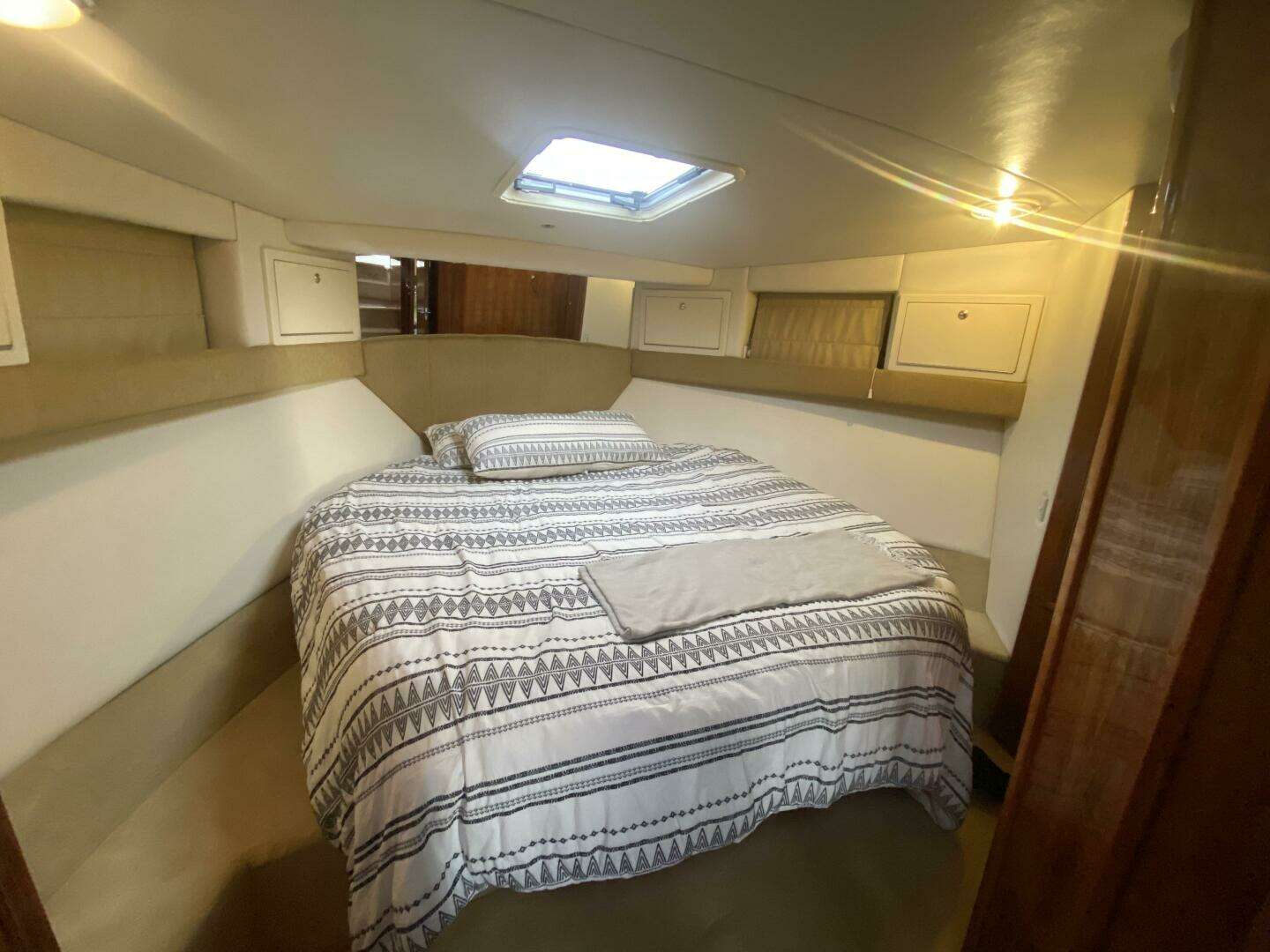 2001 Riviera 43 Flybridge - Image 11