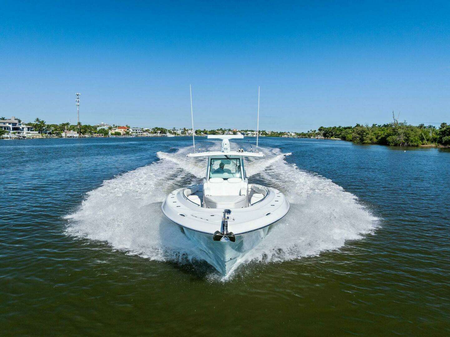 2023 HCB 42 Lujo - Image 16