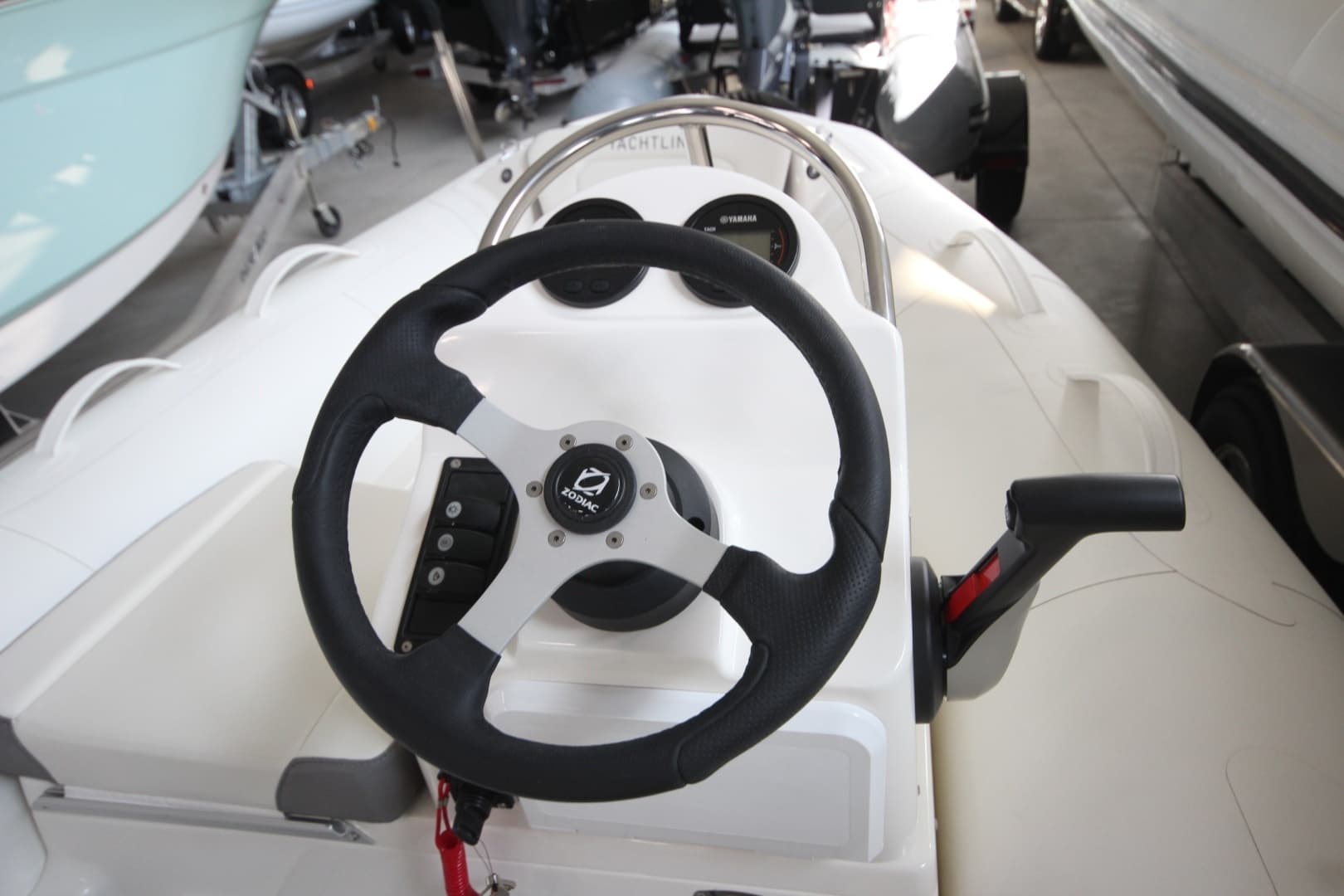 2026 Zodiac Yachtline 360 Deluxe NEO - Image 13