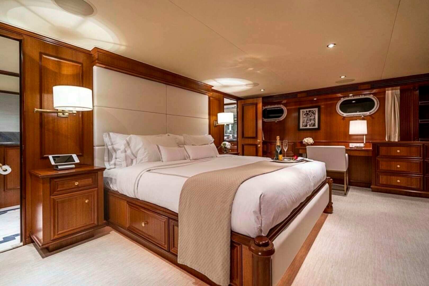 2000 Broward Raised Pilothouse - Image 10