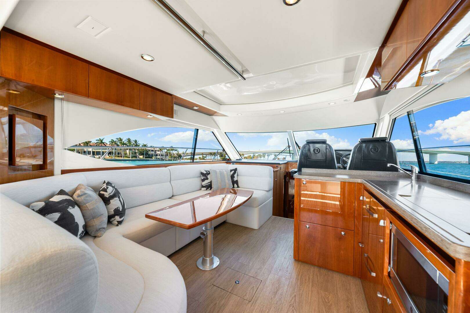 2016 Riviera 5000 Sport Yacht - Image 57