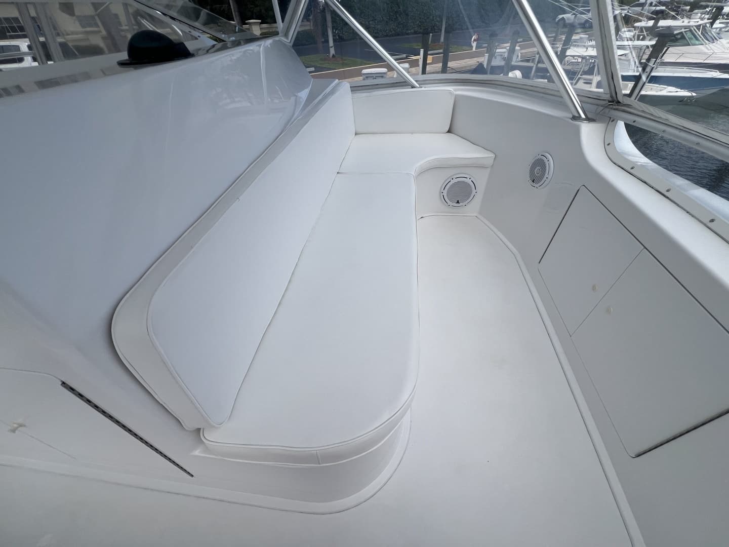 2003 Viking 52 Convertible - Image 18