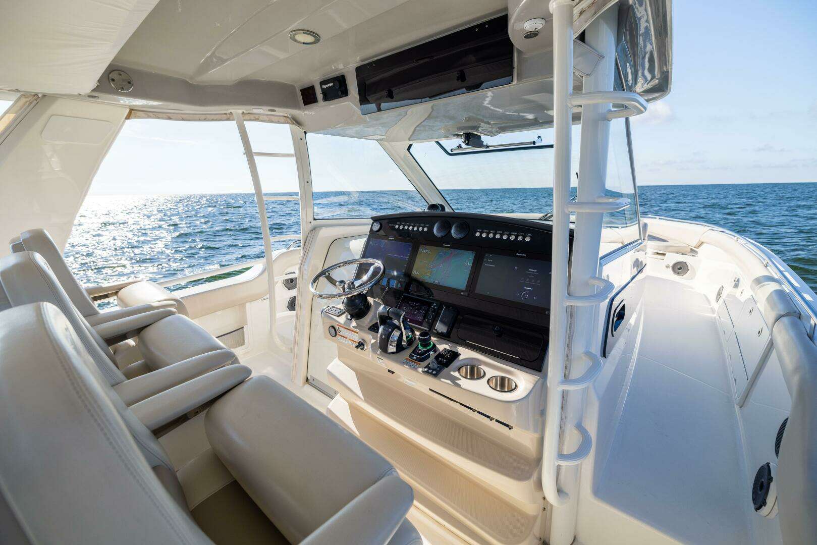 2021 Boston Whaler 420 Outrage - Image 44