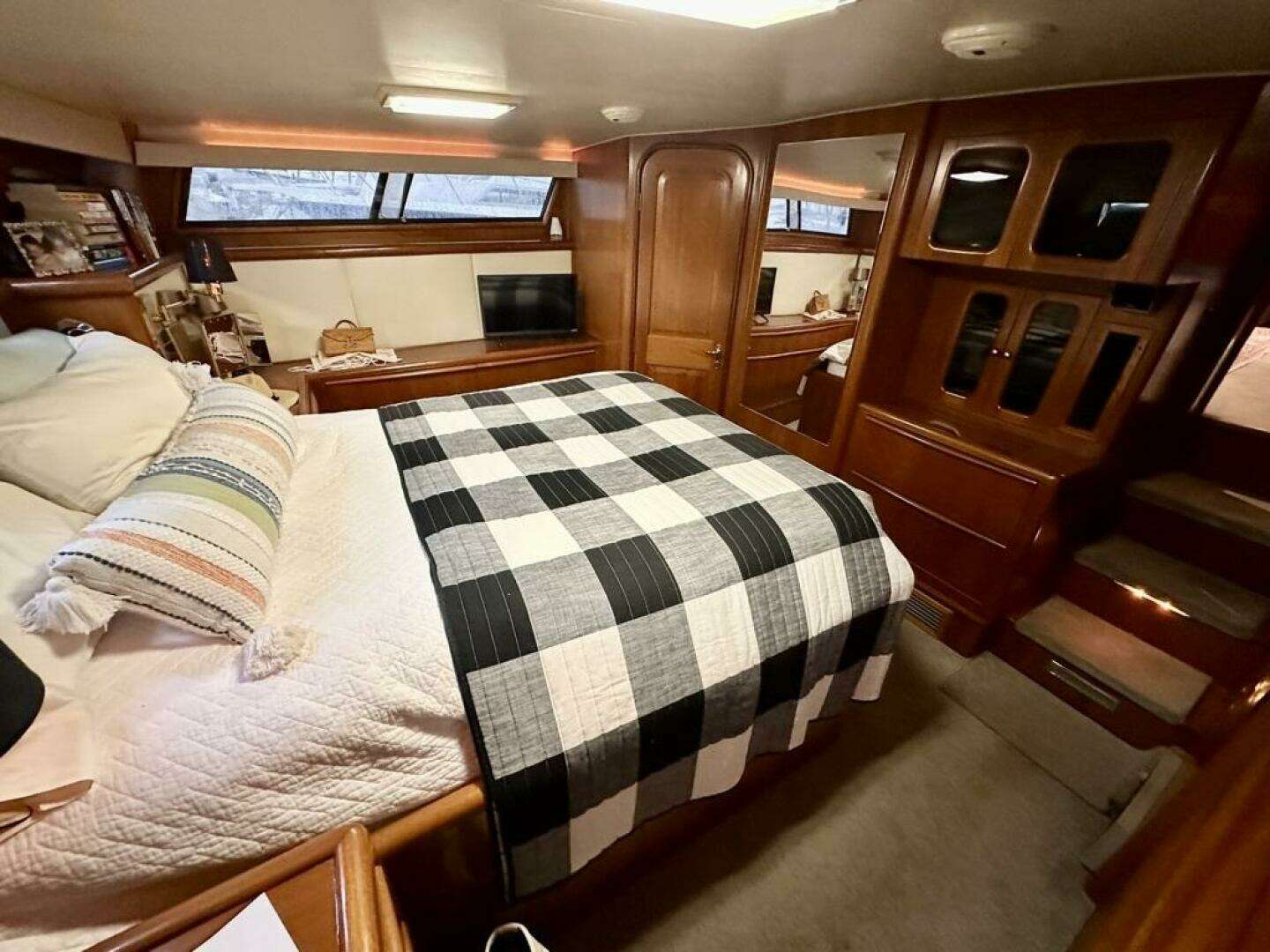 1989 Viking 44 Motor Yacht - Image 28