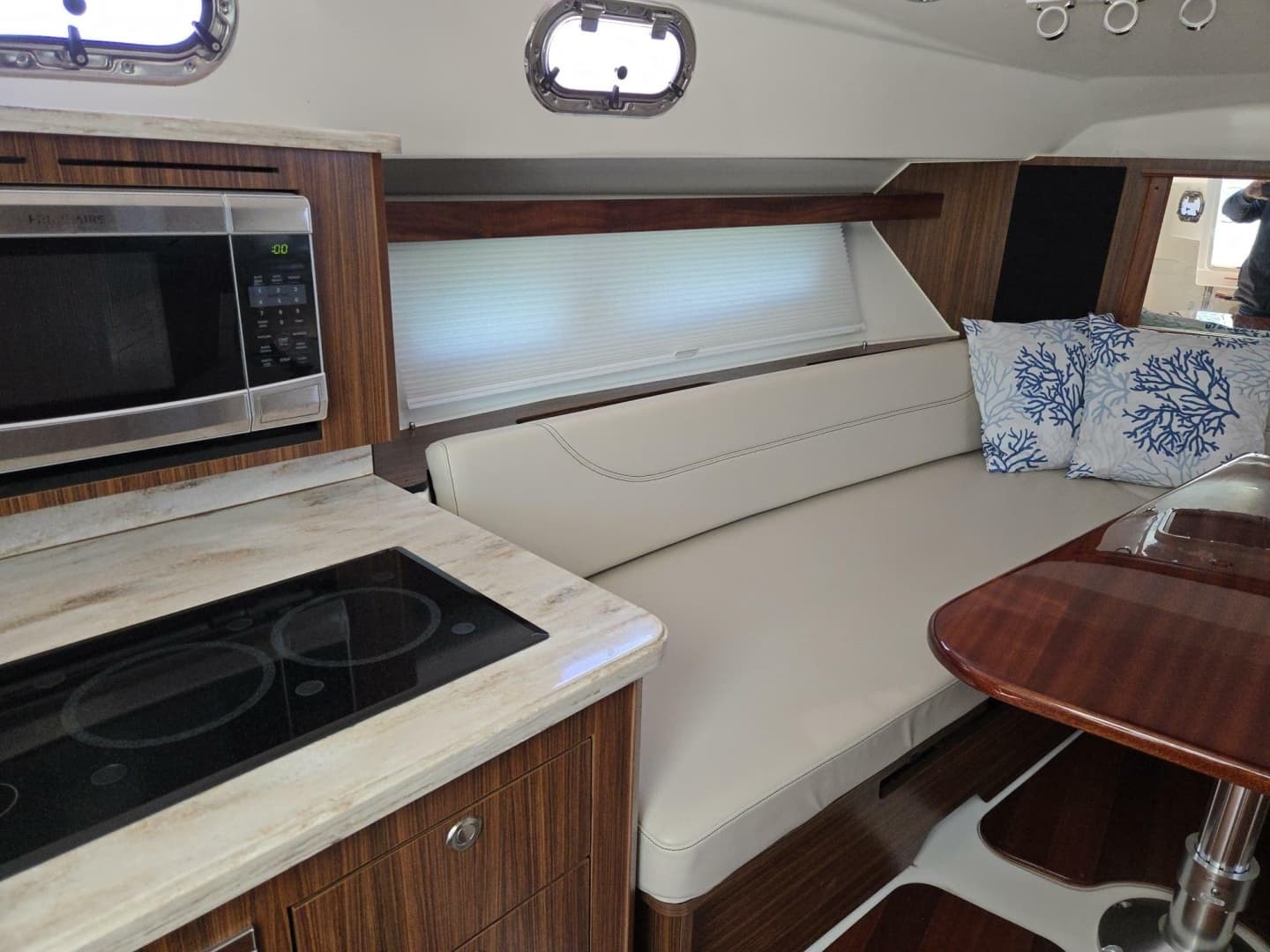 2019 Pursuit 355 Offshore - Image 23