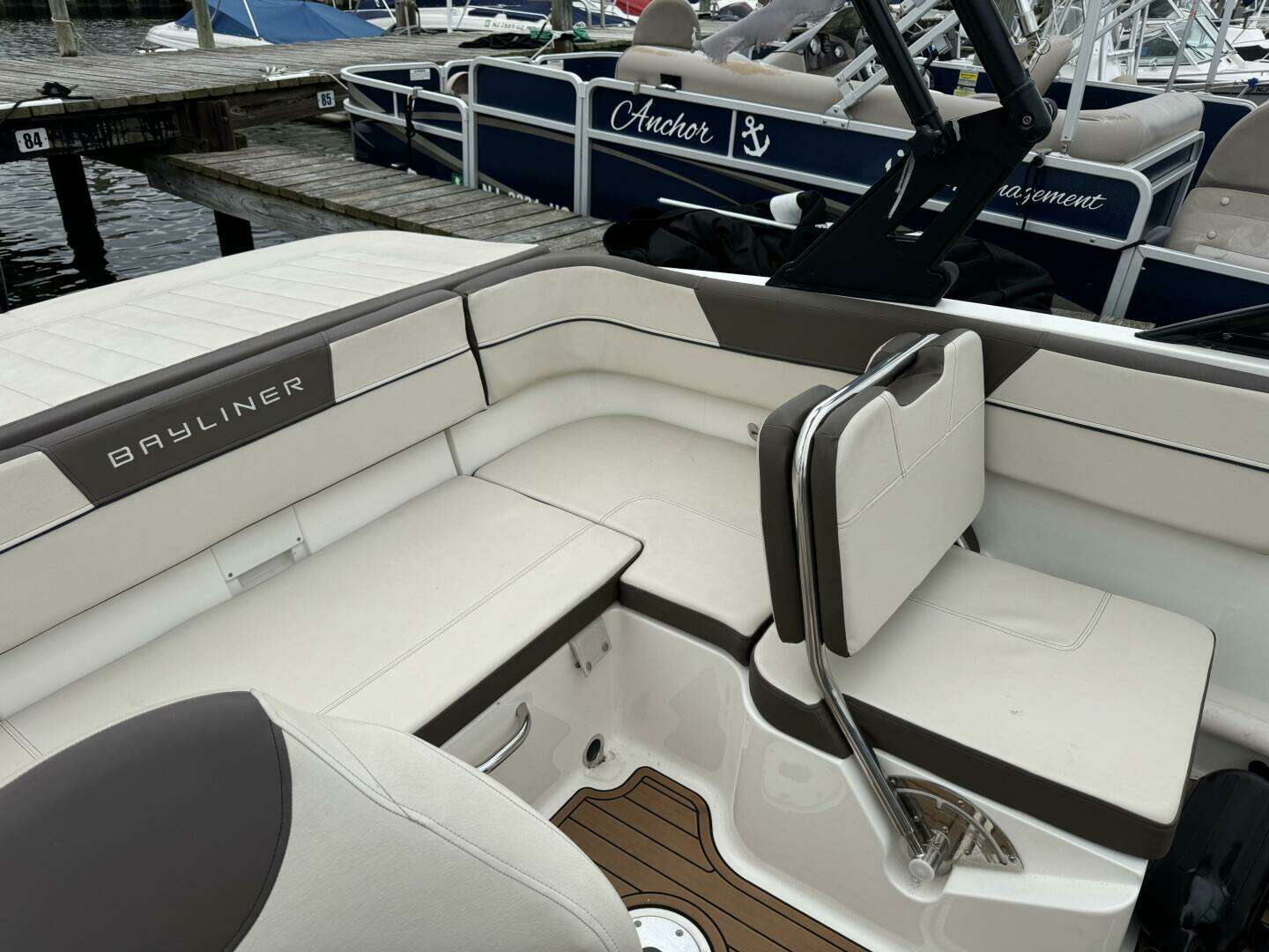 2018 Bayliner VR5 Bowrider OB - Image 9