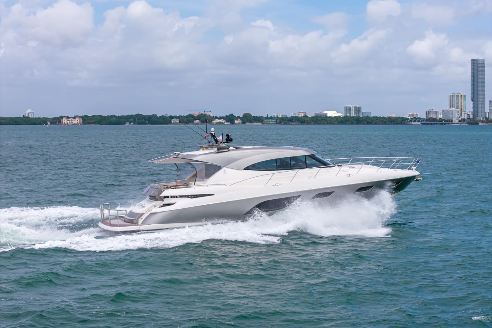 2024 Riviera 6000 SPORT YACHT - Image 19