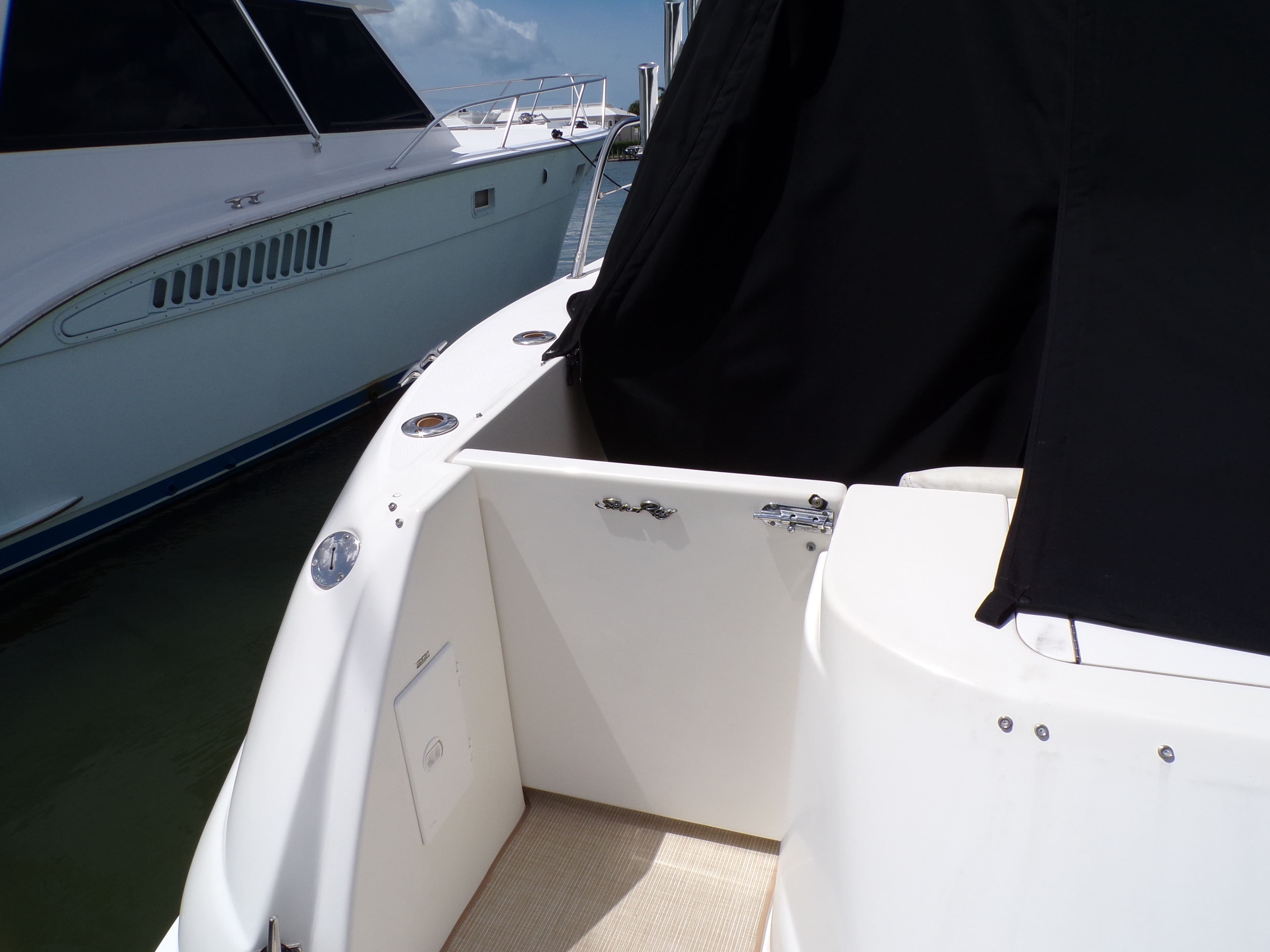 2000 Sea Ray 410 Express Cruiser - 14