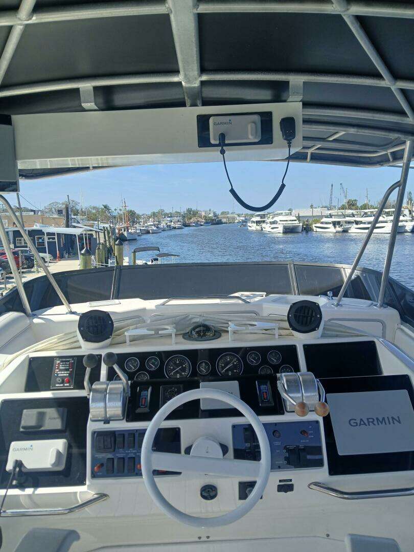 1997 Sea Ray 550 Sedan Bridge - Image 9