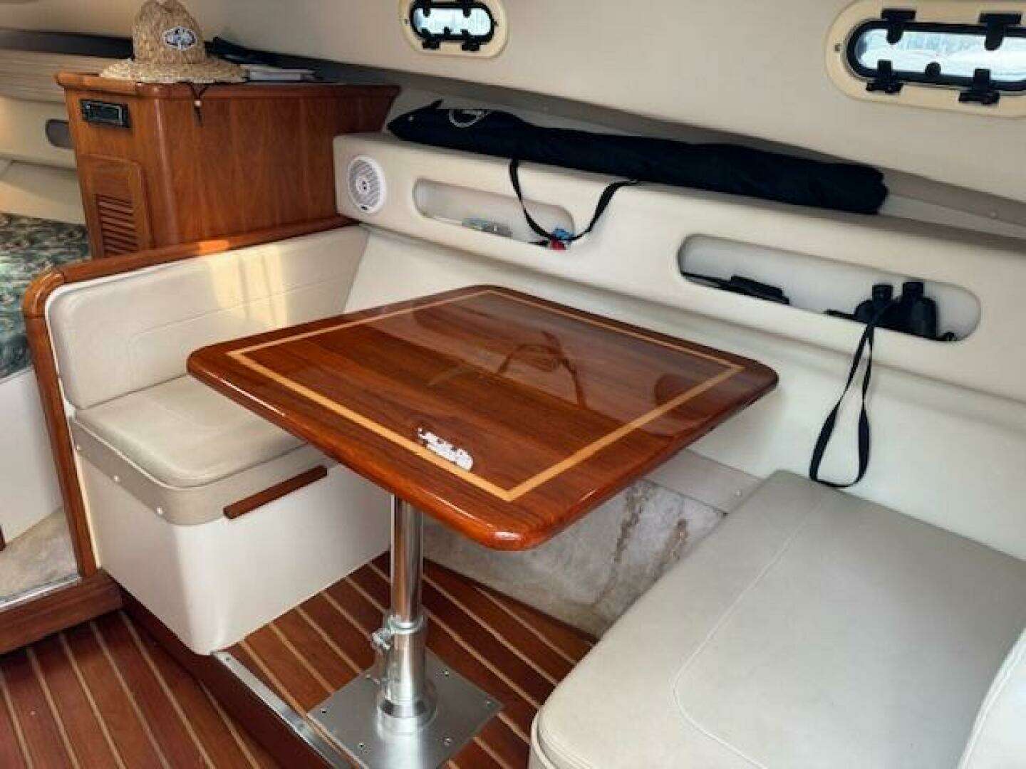 2002 Pursuit 3000 Express - Image 23