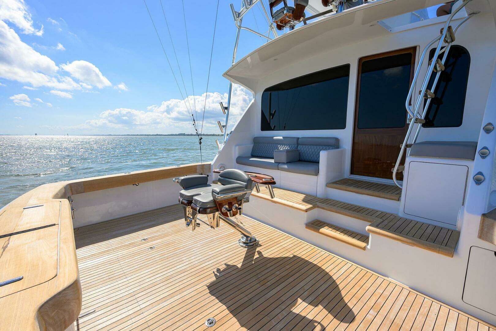 2001 Viking 61 Convertible - Image 18