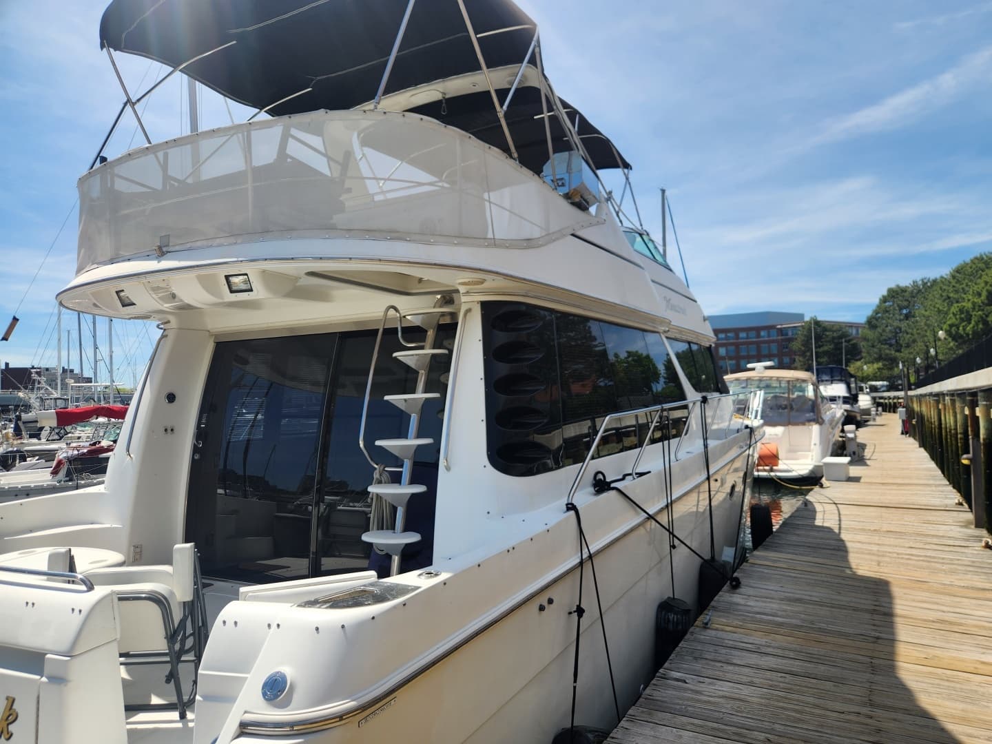 1998 Carver Voyager - Image 4