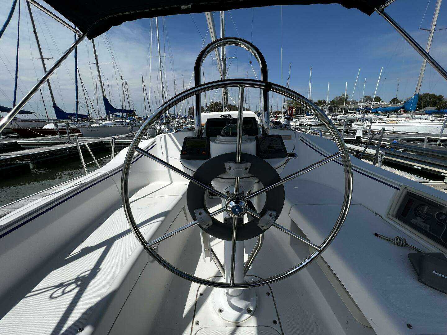 2004 Hunter 33 - Image 33